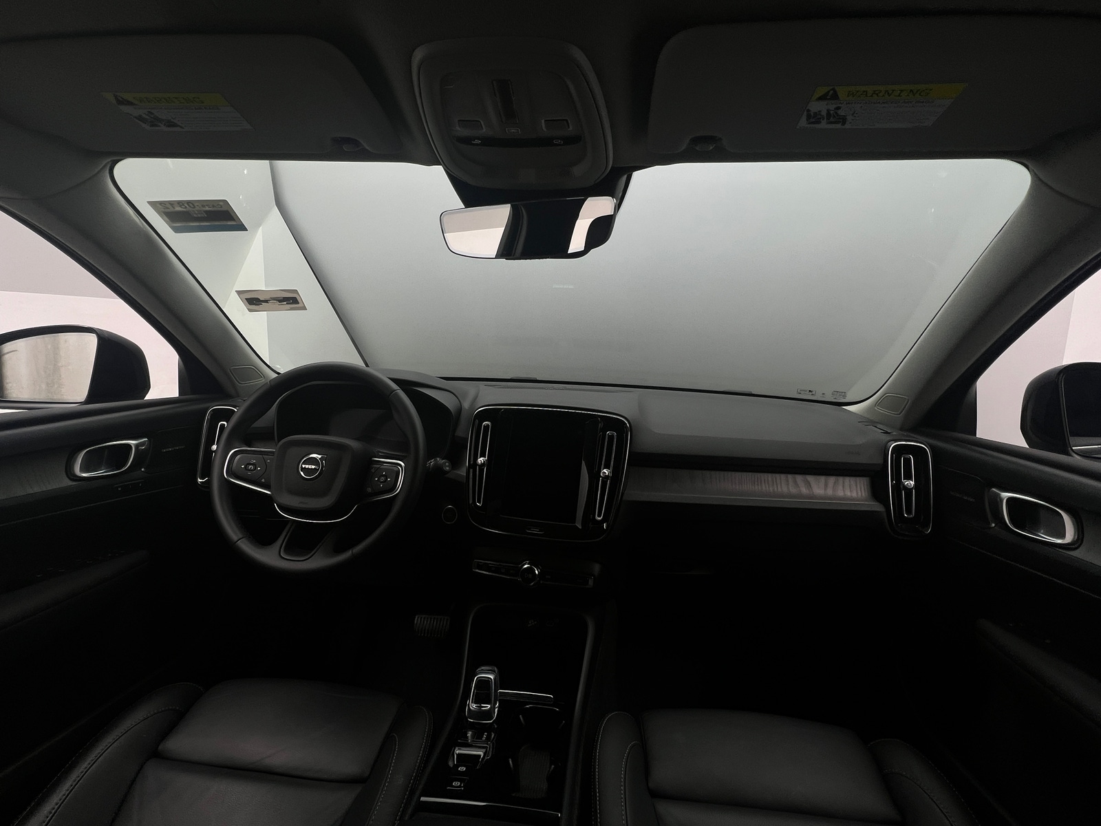 Thumbnail: 2023 Volvo XC40 - 3