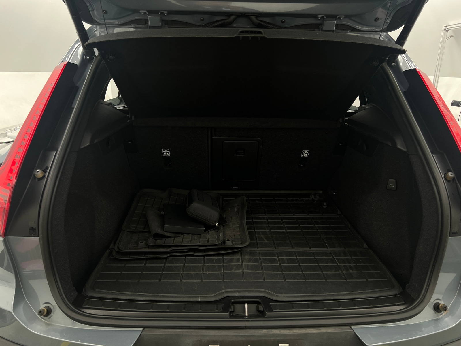 Thumbnail: 2023 Volvo XC40 - 7