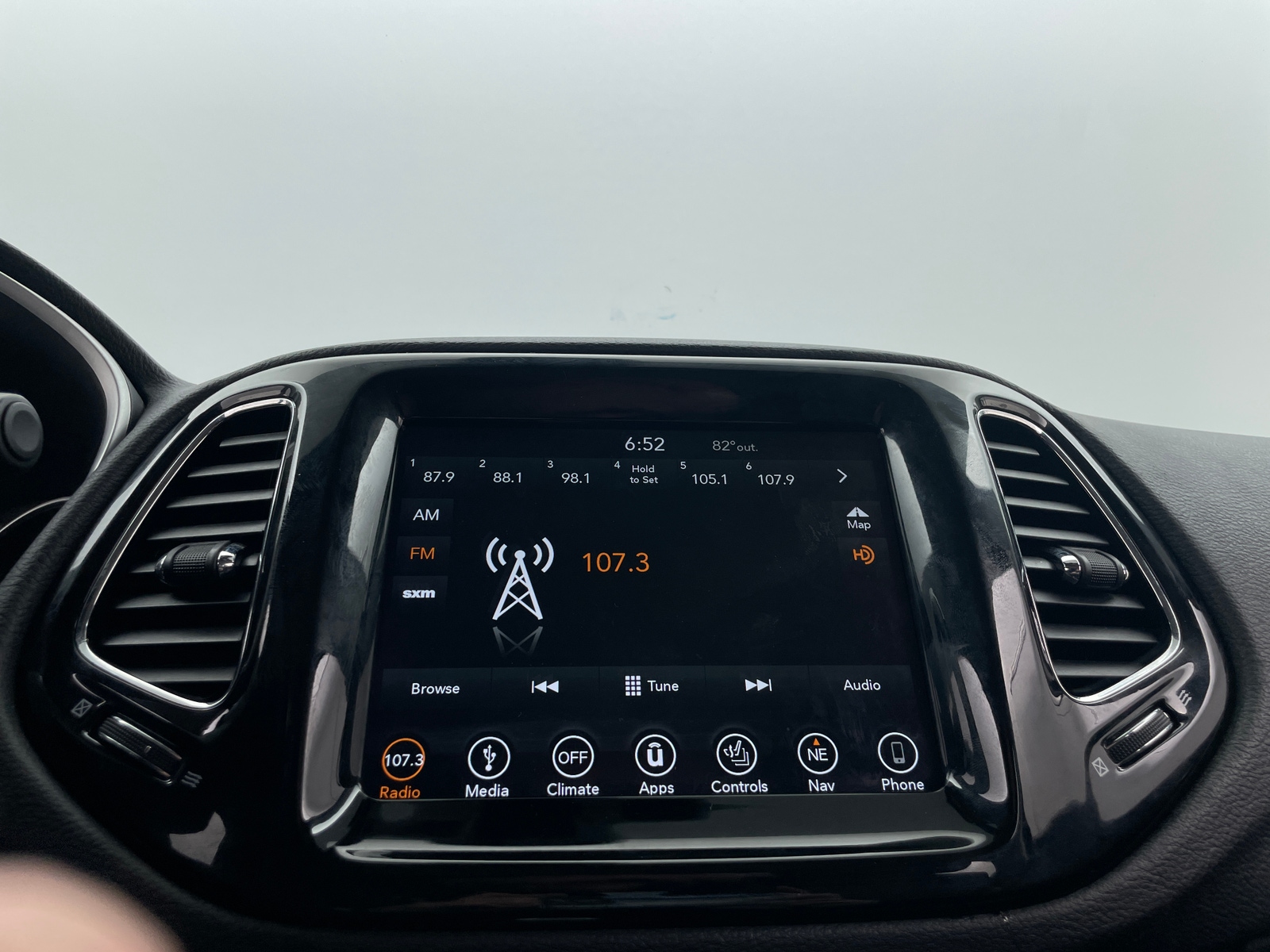 Thumbnail: 2018 Jeep Compass - 3