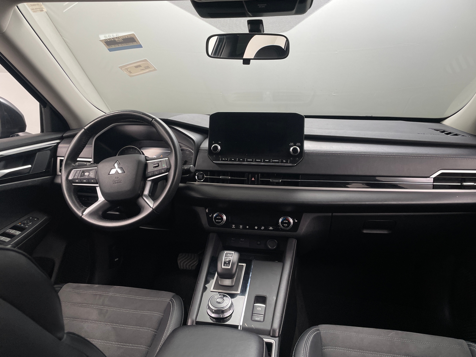 Thumbnail: 2024 Mitsubishi Outlander - 2