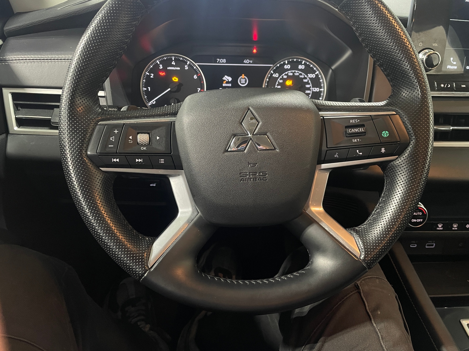 Thumbnail: 2024 Mitsubishi Outlander - 4