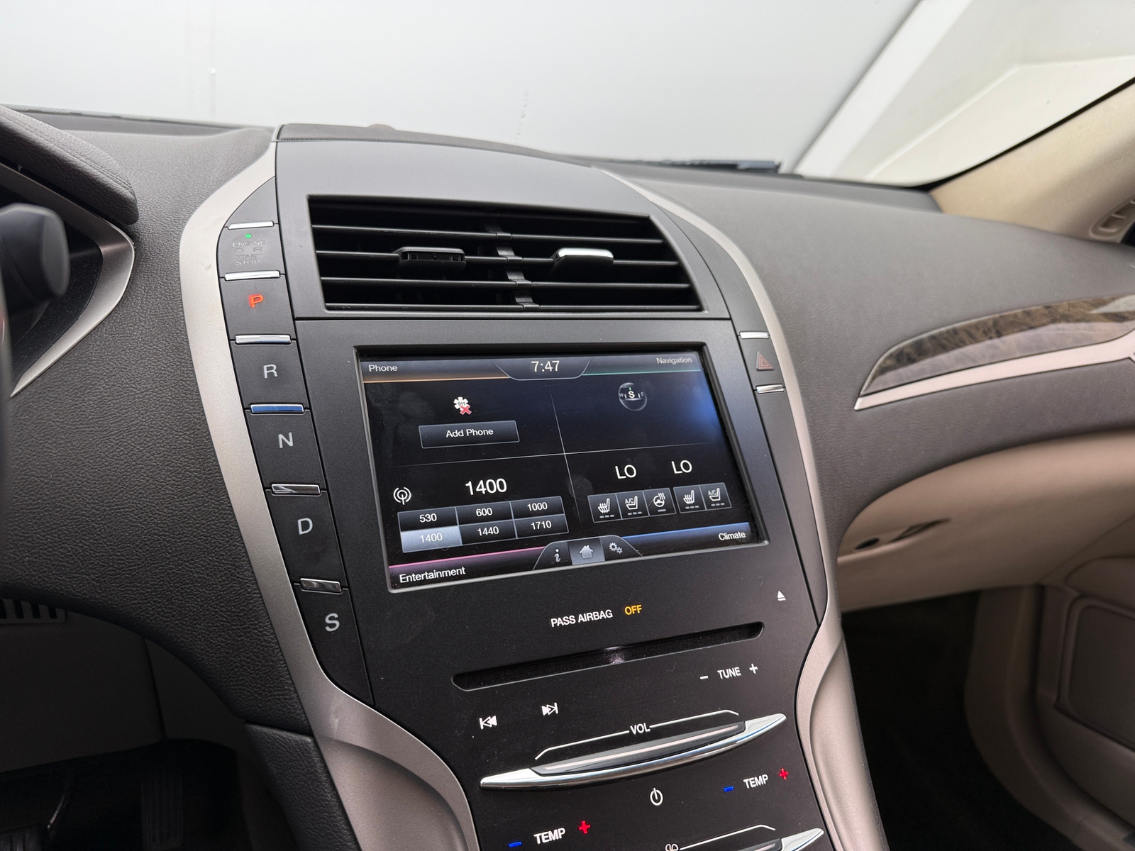 Thumbnail: 2016 Lincoln MKZ - 3