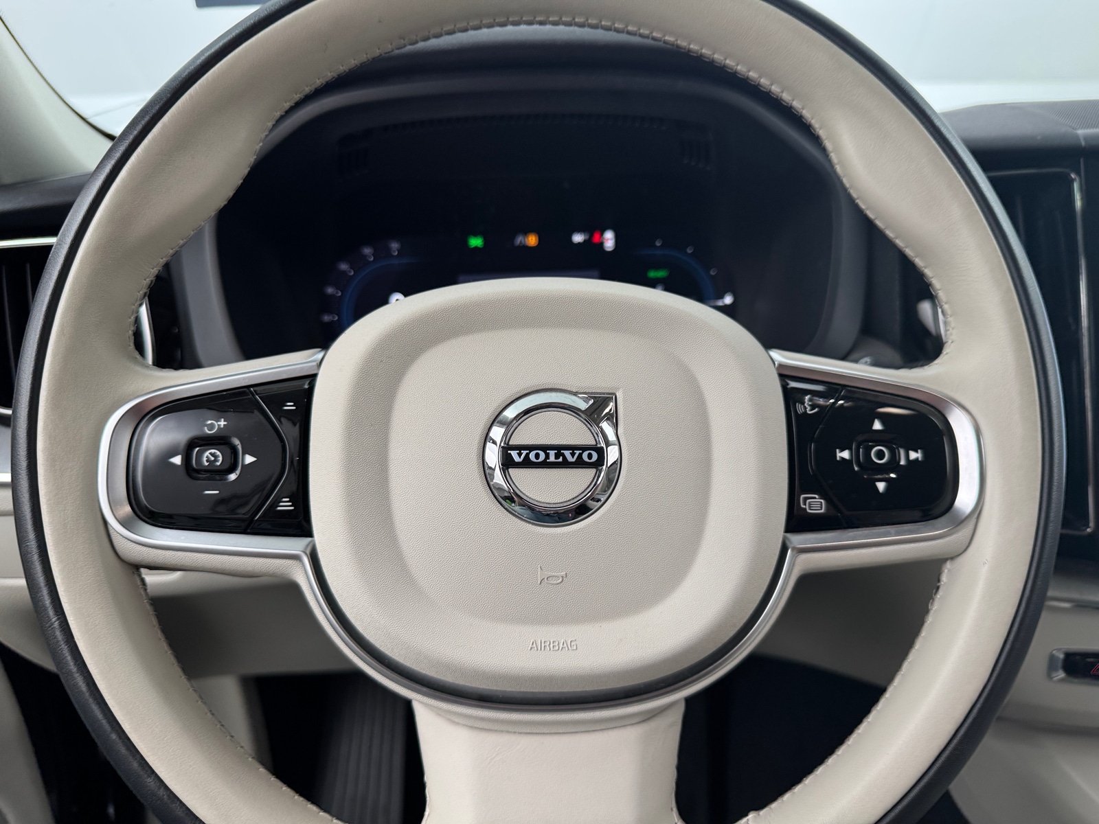 Thumbnail: 2024 Volvo XC60 - 4