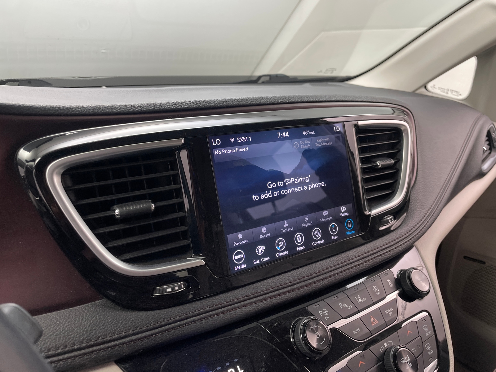 Thumbnail: 2018 Chrysler Pacifica - 3