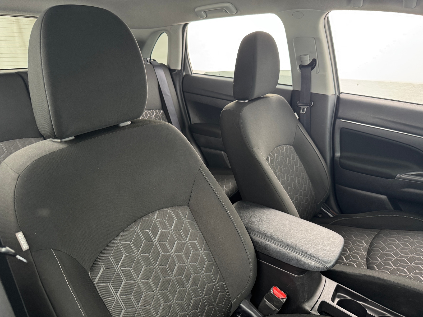 Thumbnail: 2023 Mitsubishi Outlander Sport - 2