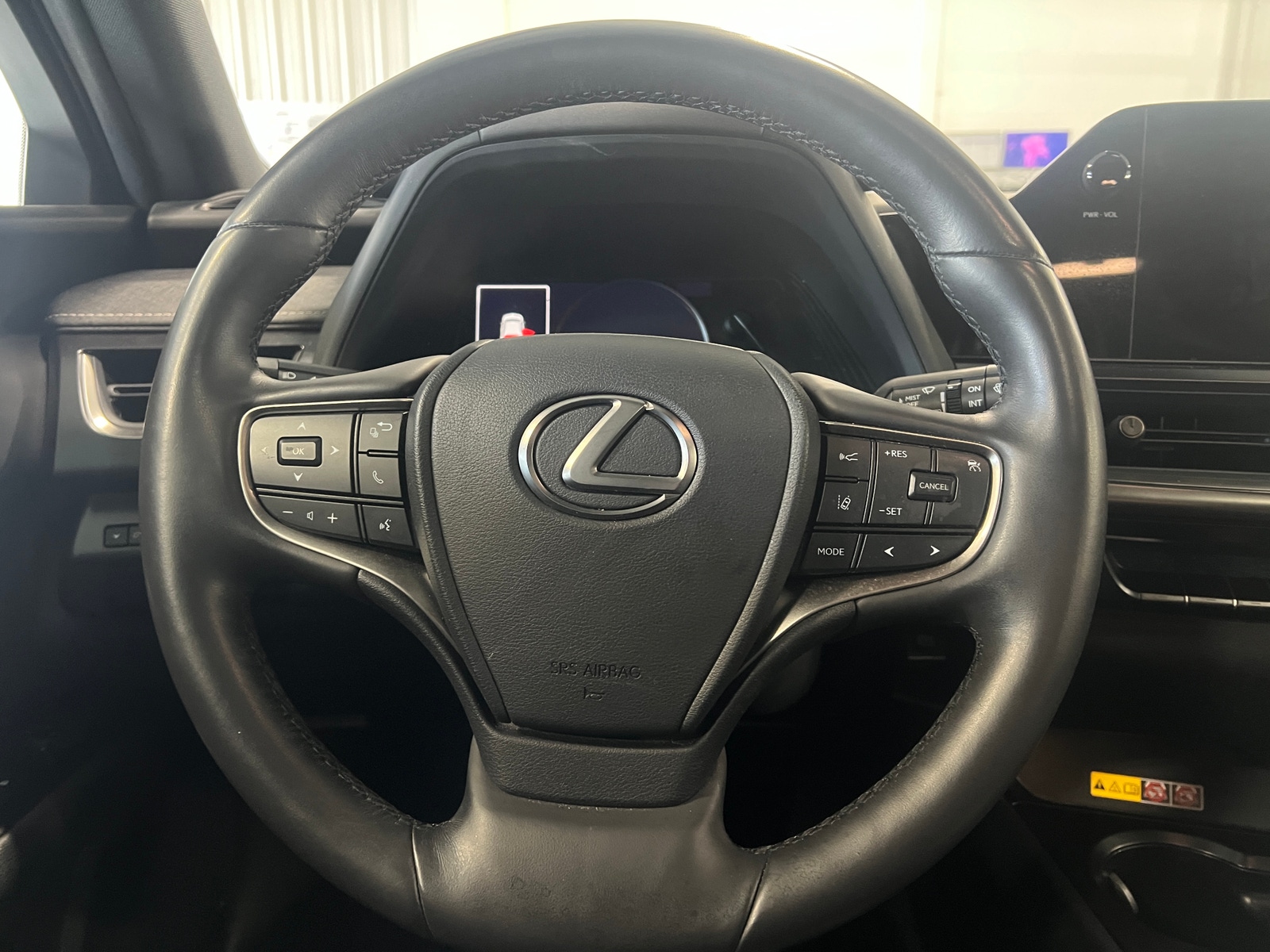 Thumbnail: 2023 Lexus UX - 4