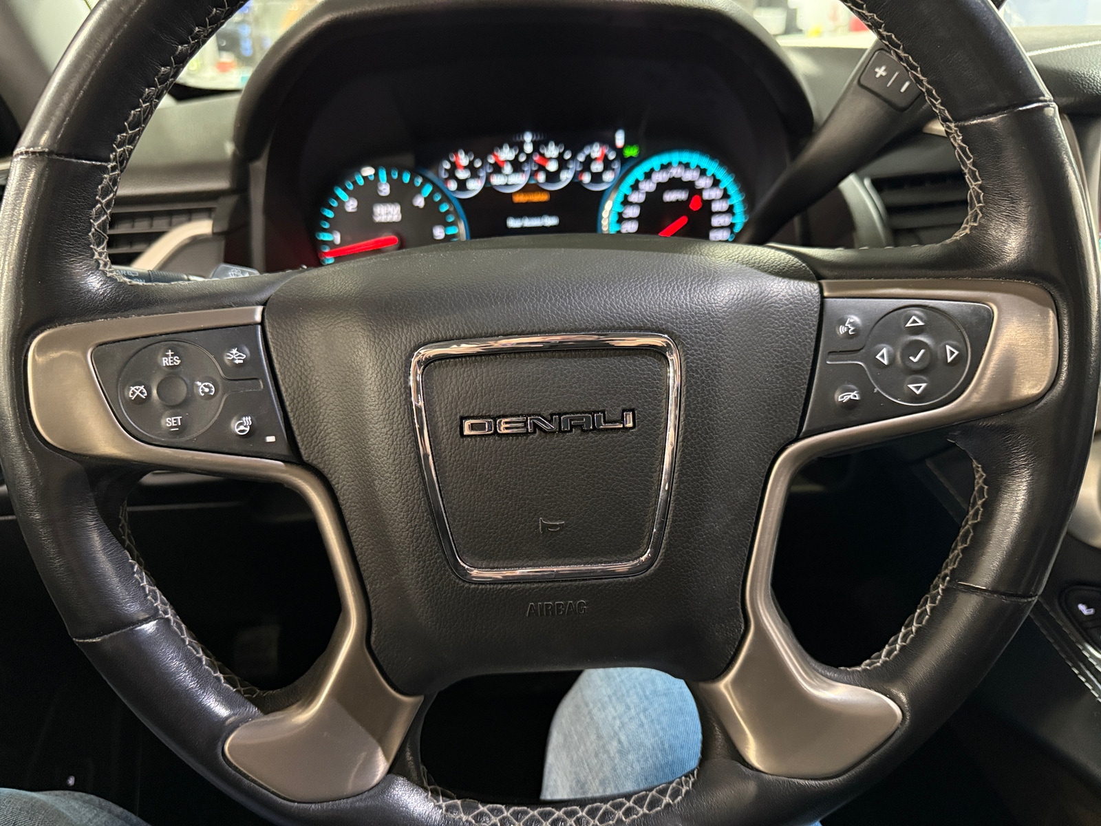 Thumbnail: 2019 GMC Yukon XL - 5