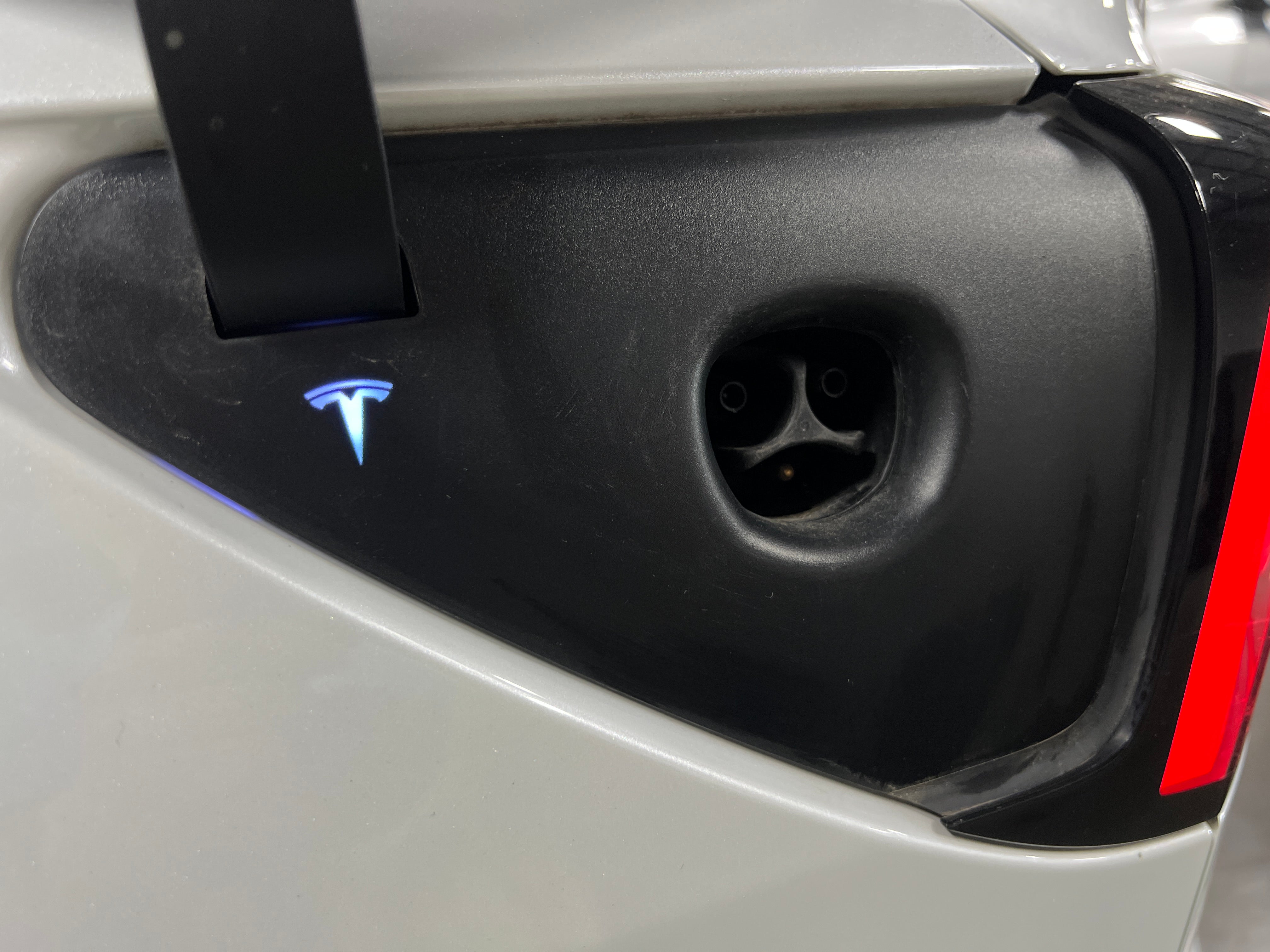 Used 2023 Tesla Model Y Long Range with VIN 7SAYGDEEXPA041225 for sale in Auburn, WA