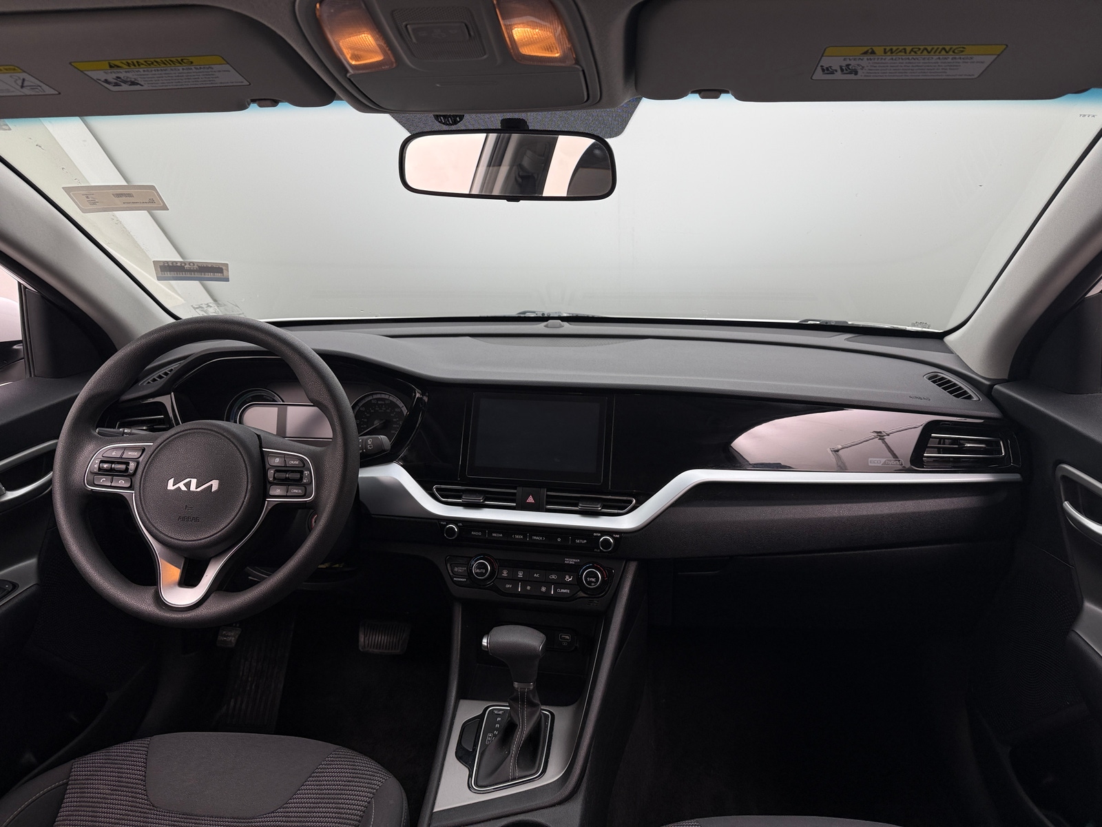 Thumbnail: 2022 Kia Niro - 3