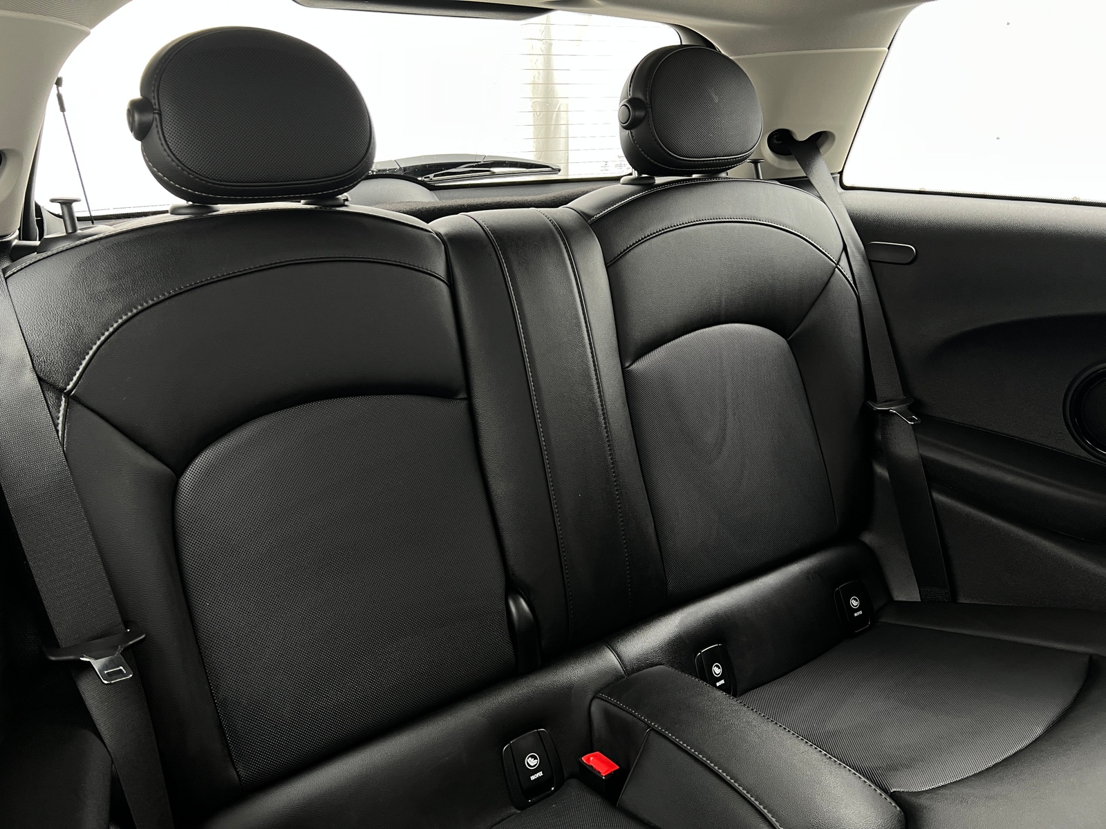 Thumbnail: 2021 MINI Cooper Hardtop - 4