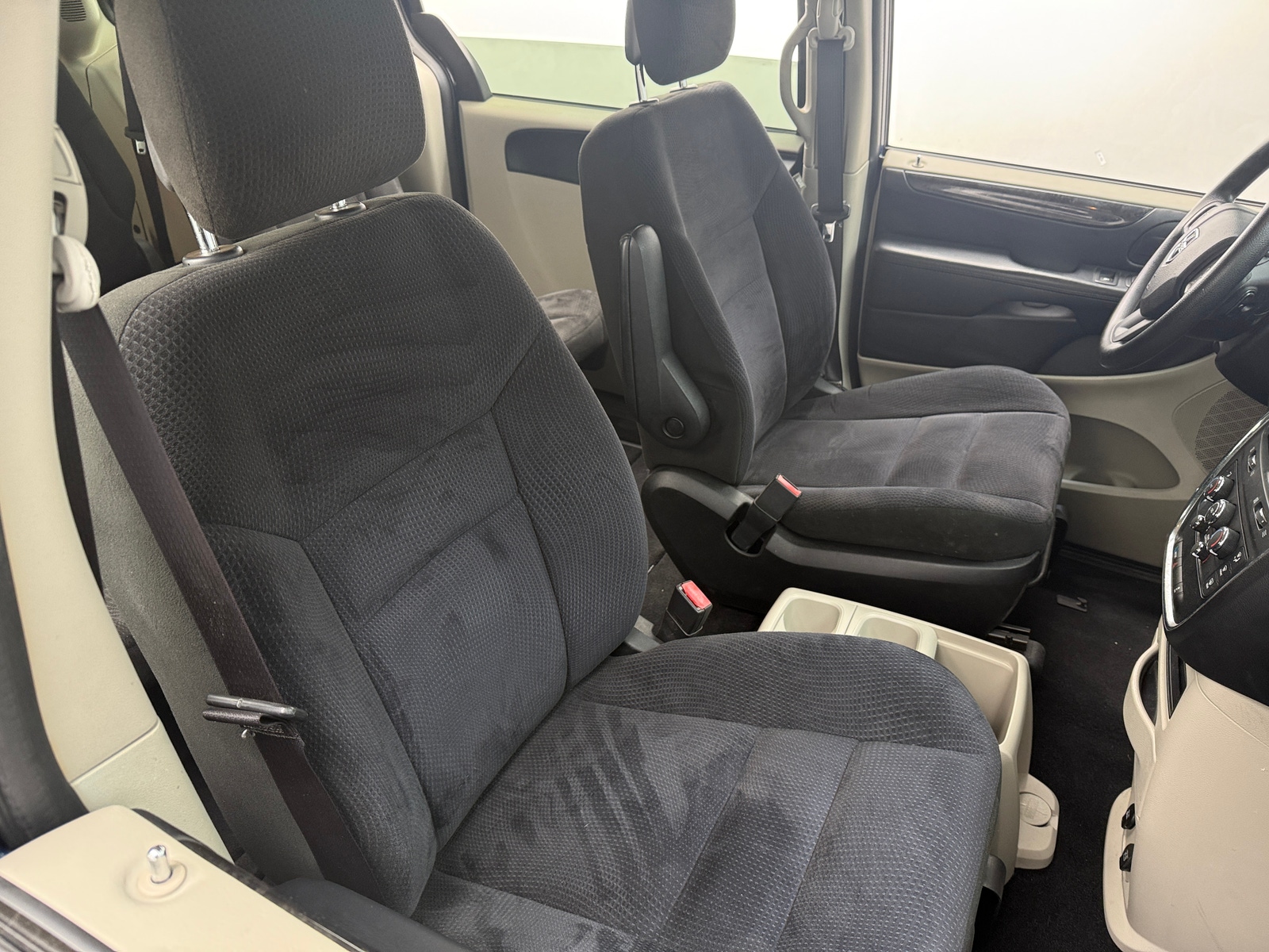 Thumbnail: 2015 Dodge Grand Caravan - 2