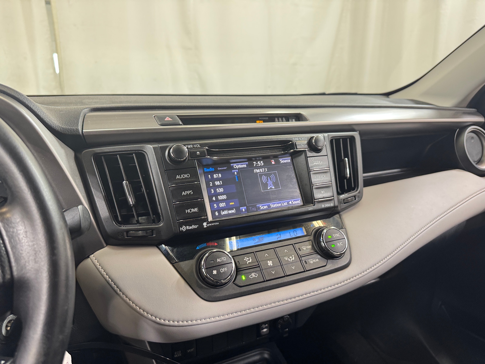 Thumbnail: 2017 Toyota RAV4 - 4