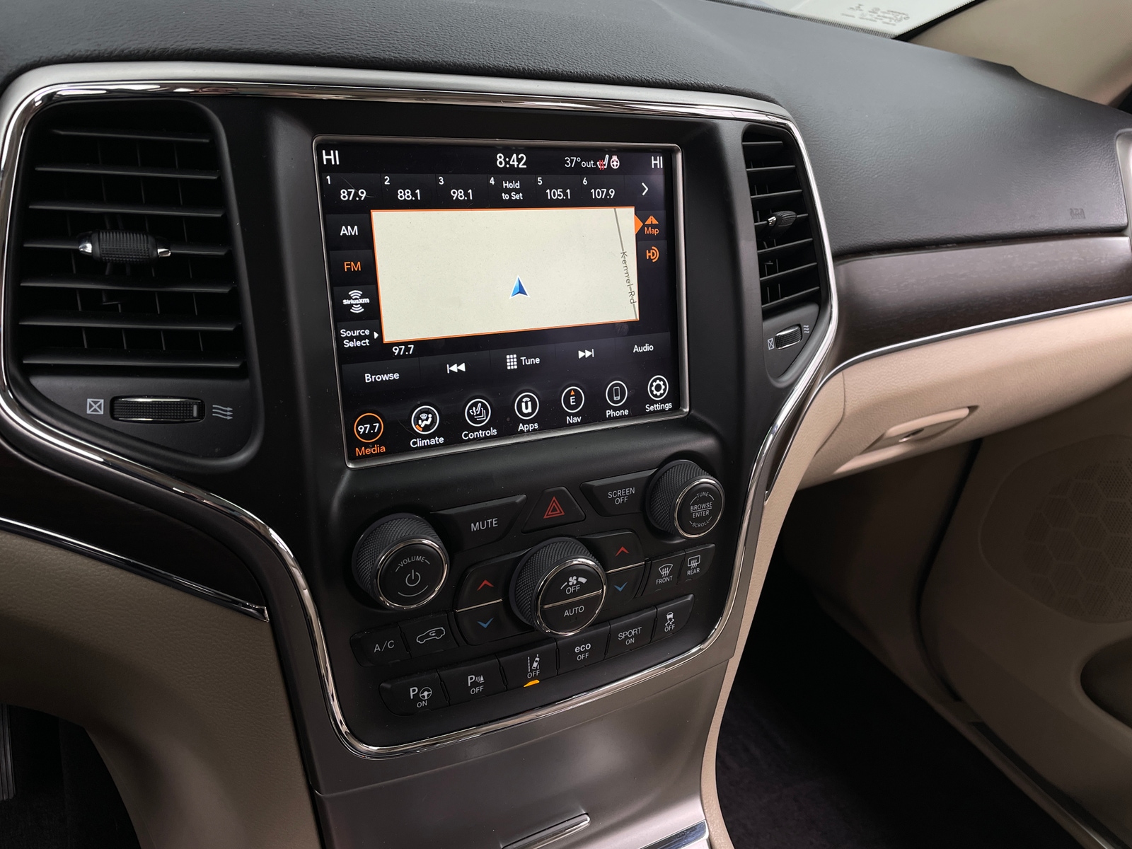 Thumbnail: 2018 Jeep Grand Cherokee - 3