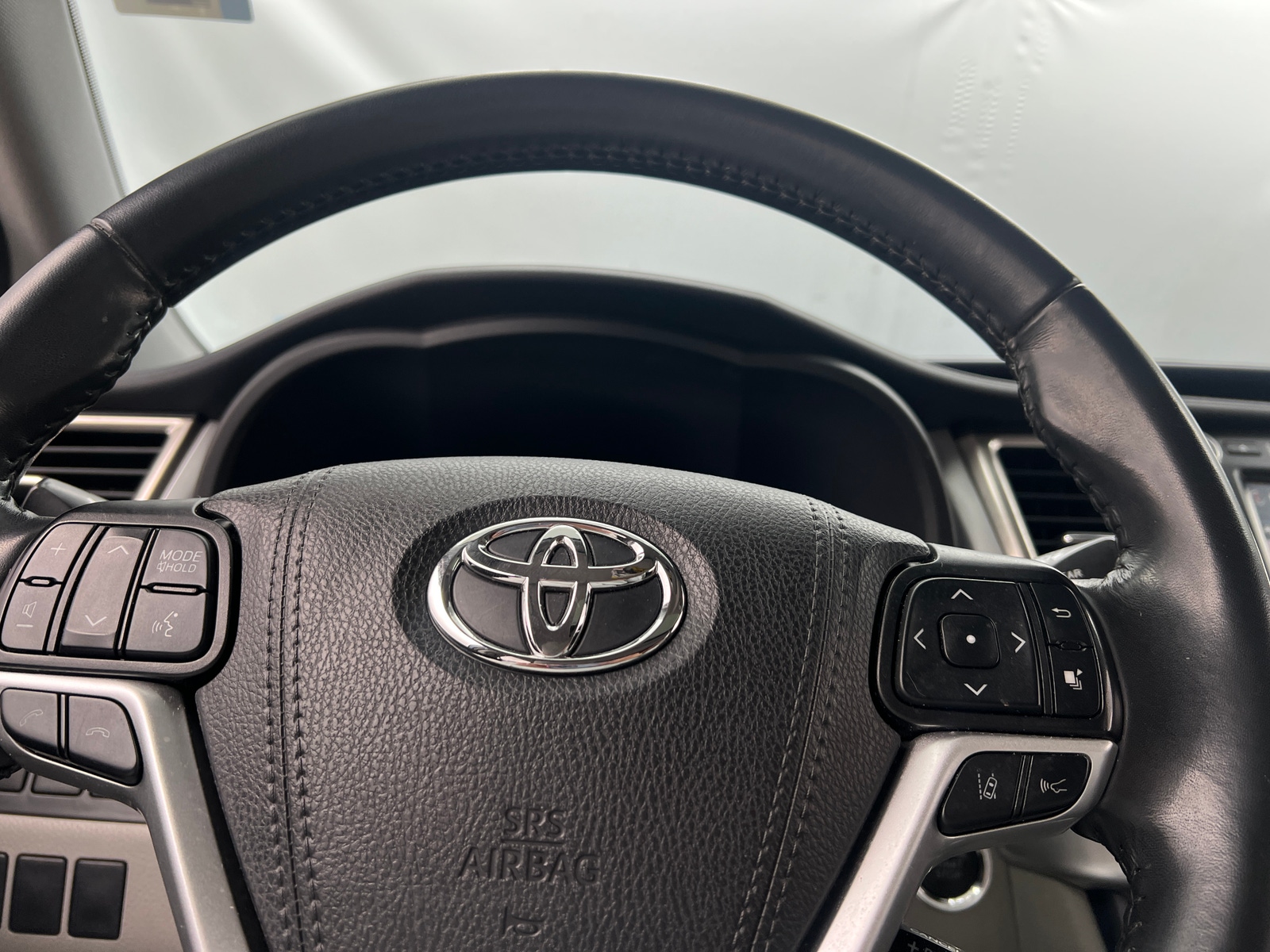 Thumbnail: 2019 Toyota Highlander - 4