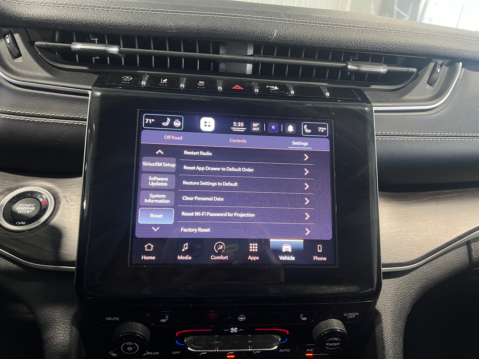 Thumbnail: 2021 Jeep Grand Cherokee L - 3