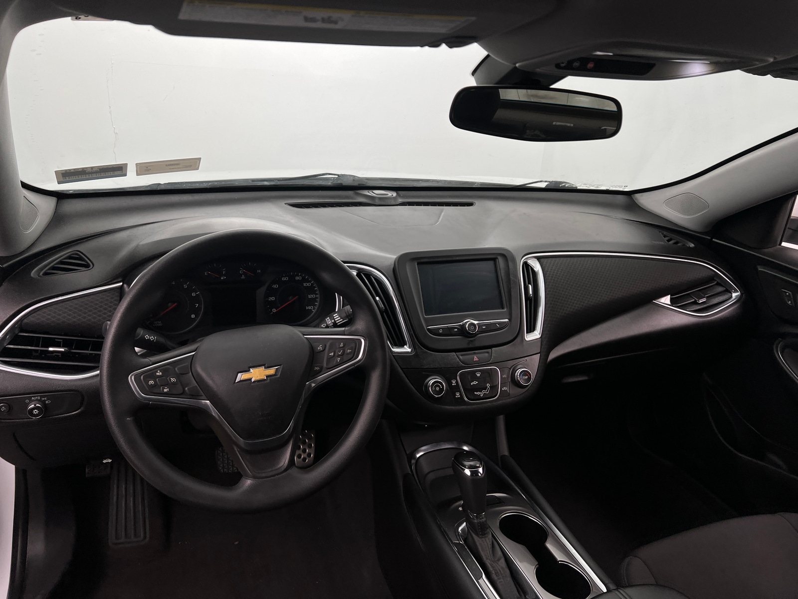 Thumbnail: 2017 Chevrolet Malibu - 3