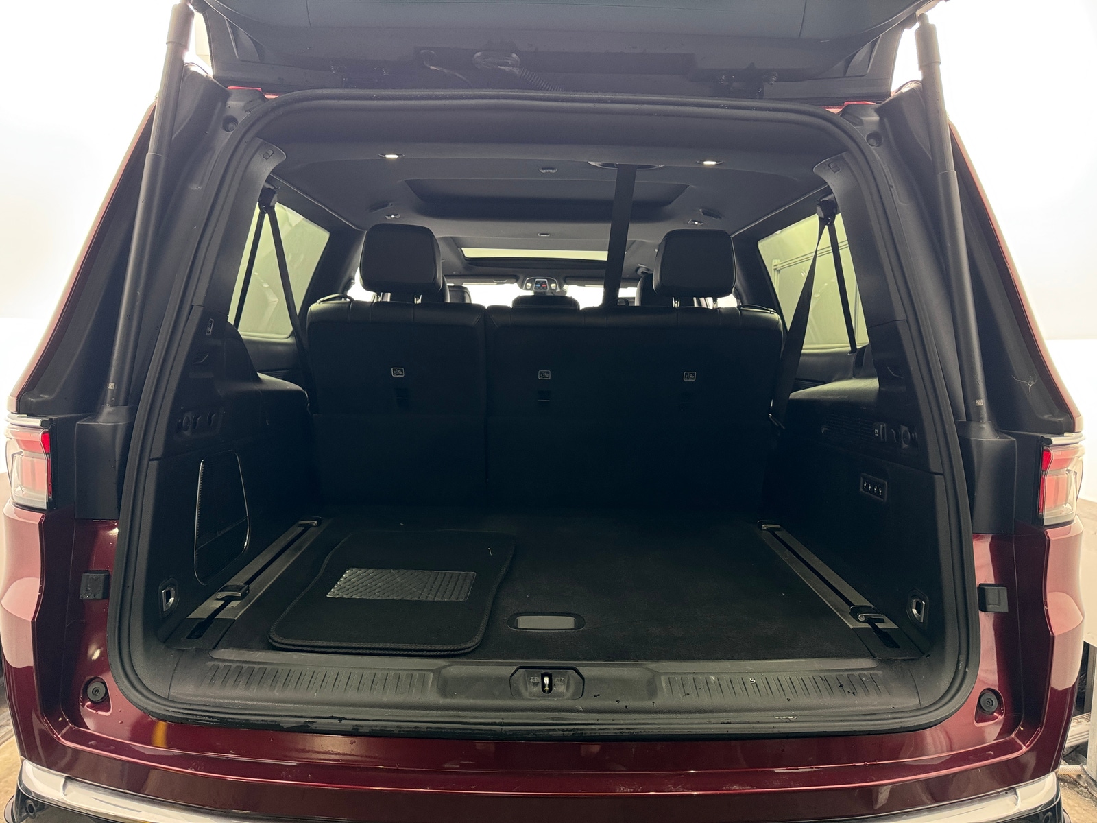 Thumbnail: 2023 Jeep Wagoneer - 6