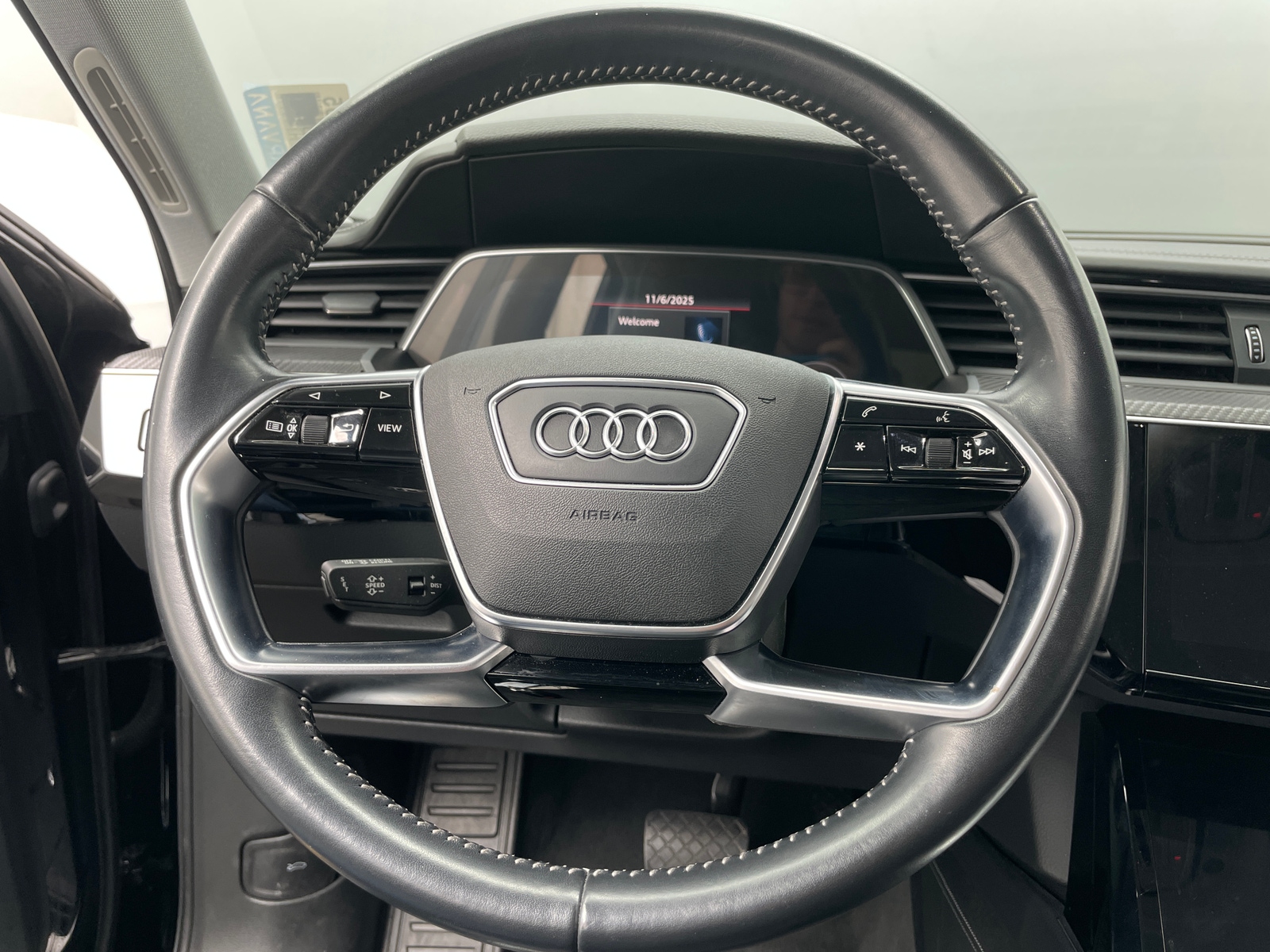 Thumbnail: 2019 Audi e-tron - 4