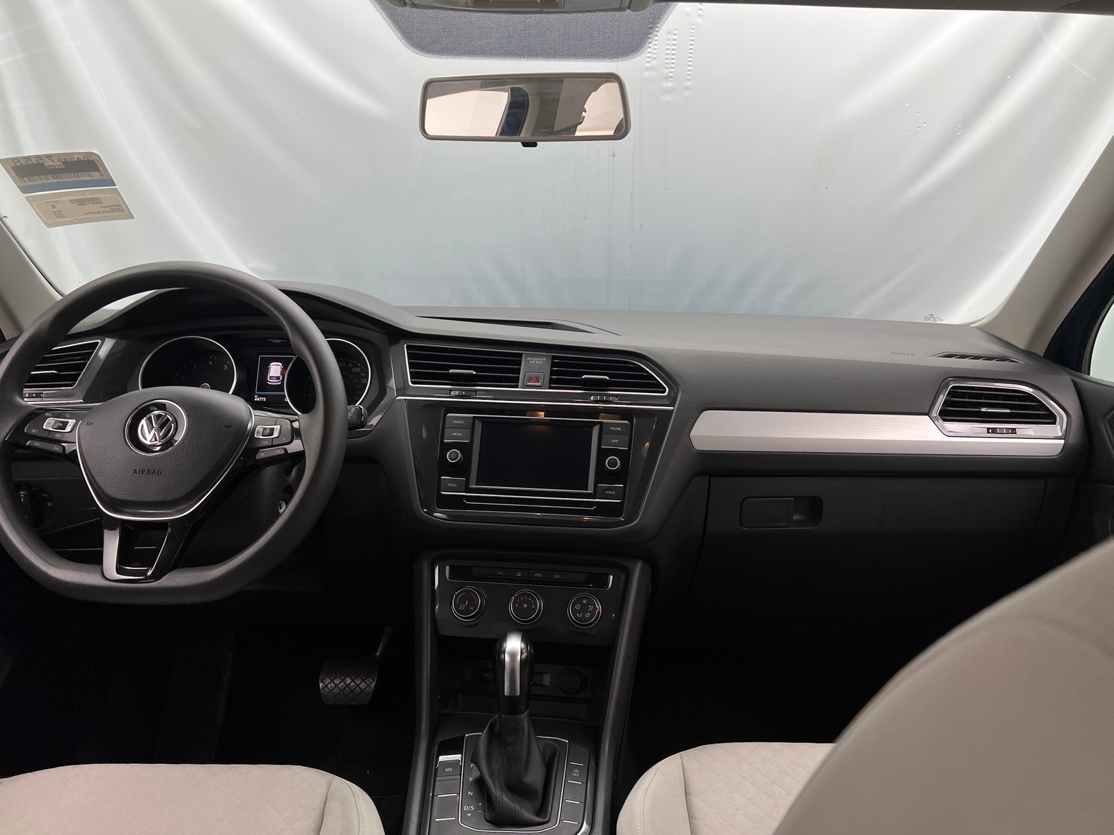 Thumbnail: 2020 Volkswagen Tiguan - 3