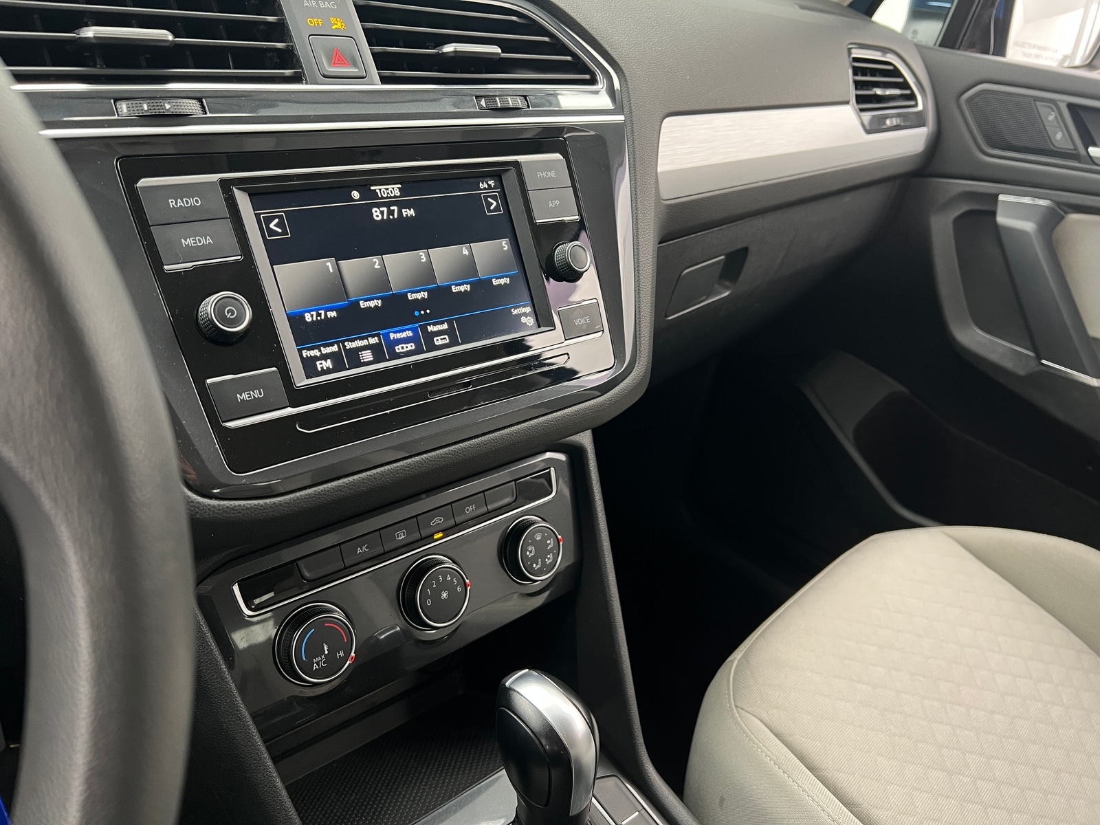 Thumbnail: 2020 Volkswagen Tiguan - 4