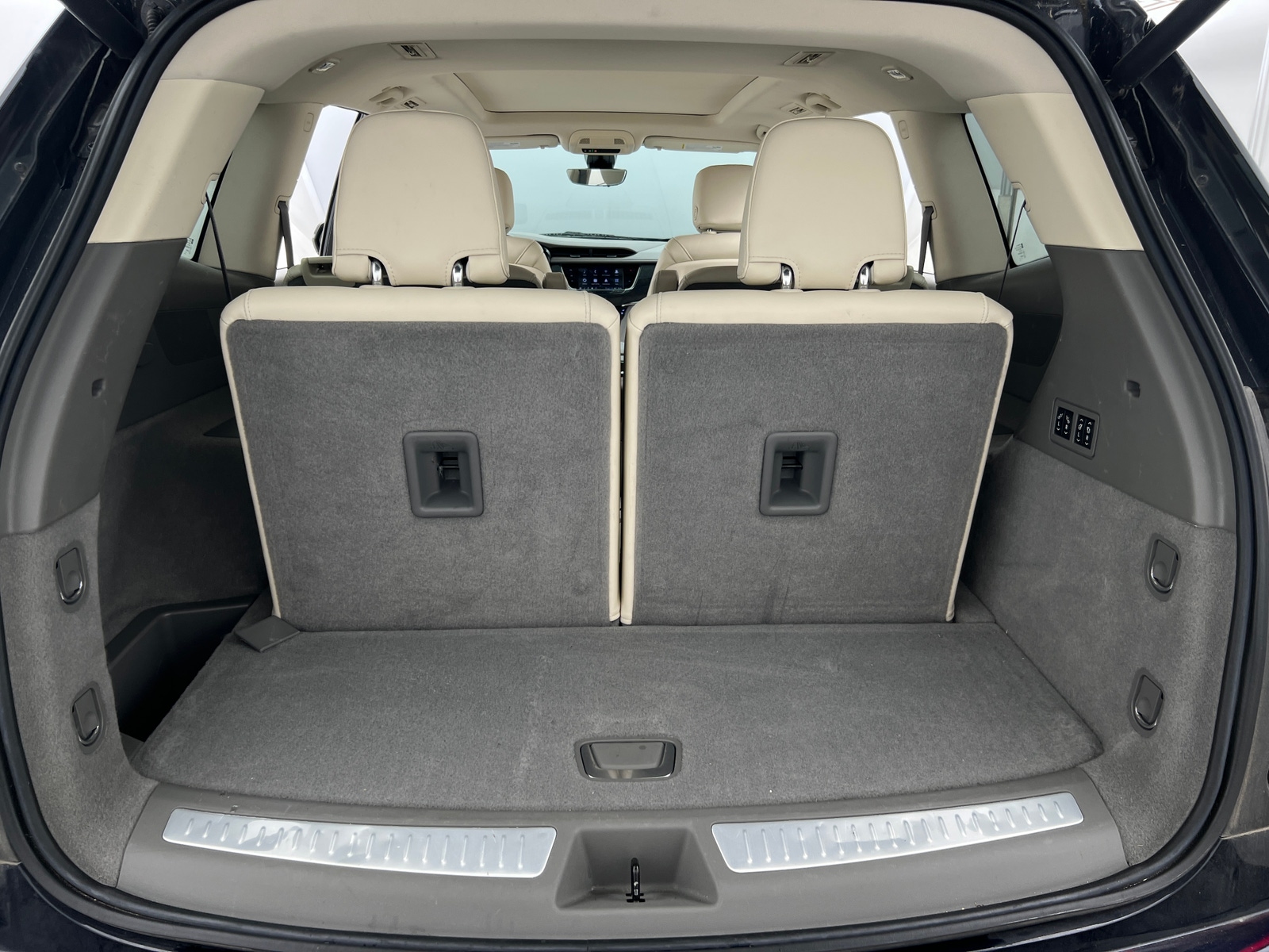 Thumbnail: 2022 Cadillac XT6 - 6