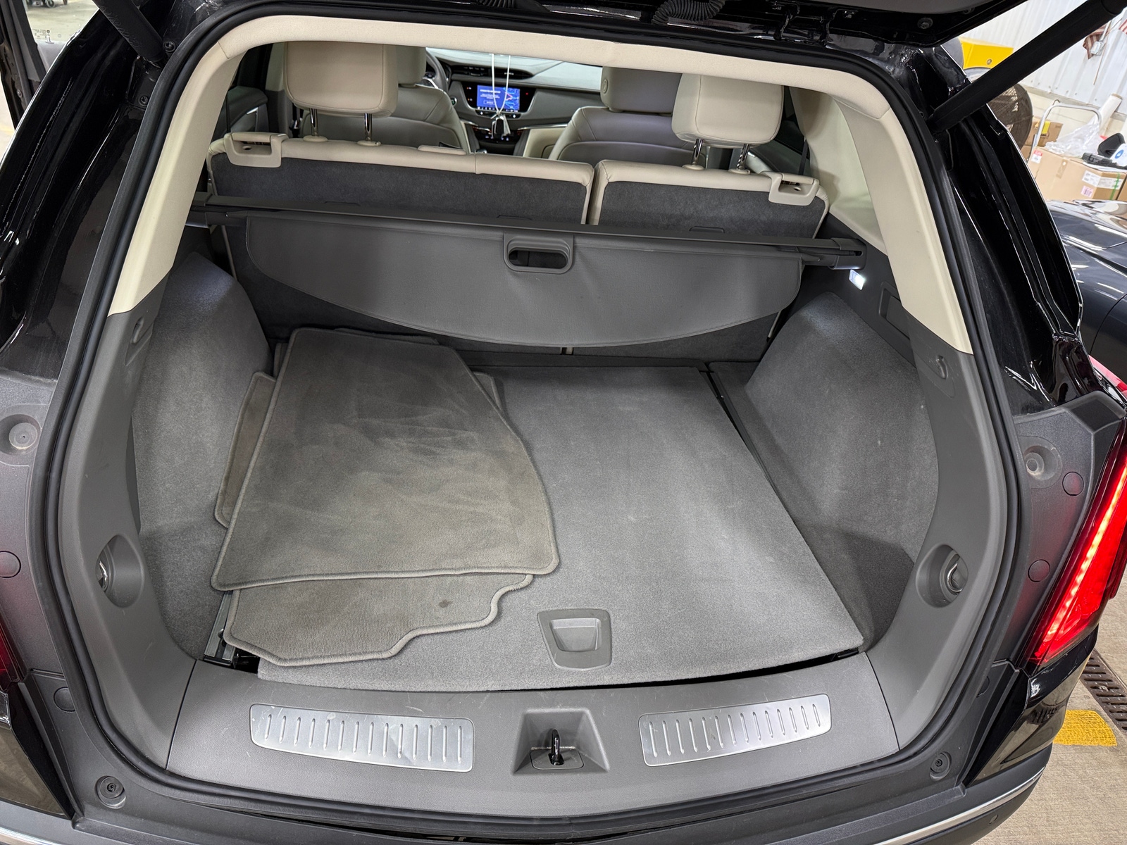 Thumbnail: 2025 Cadillac XT5 - 6