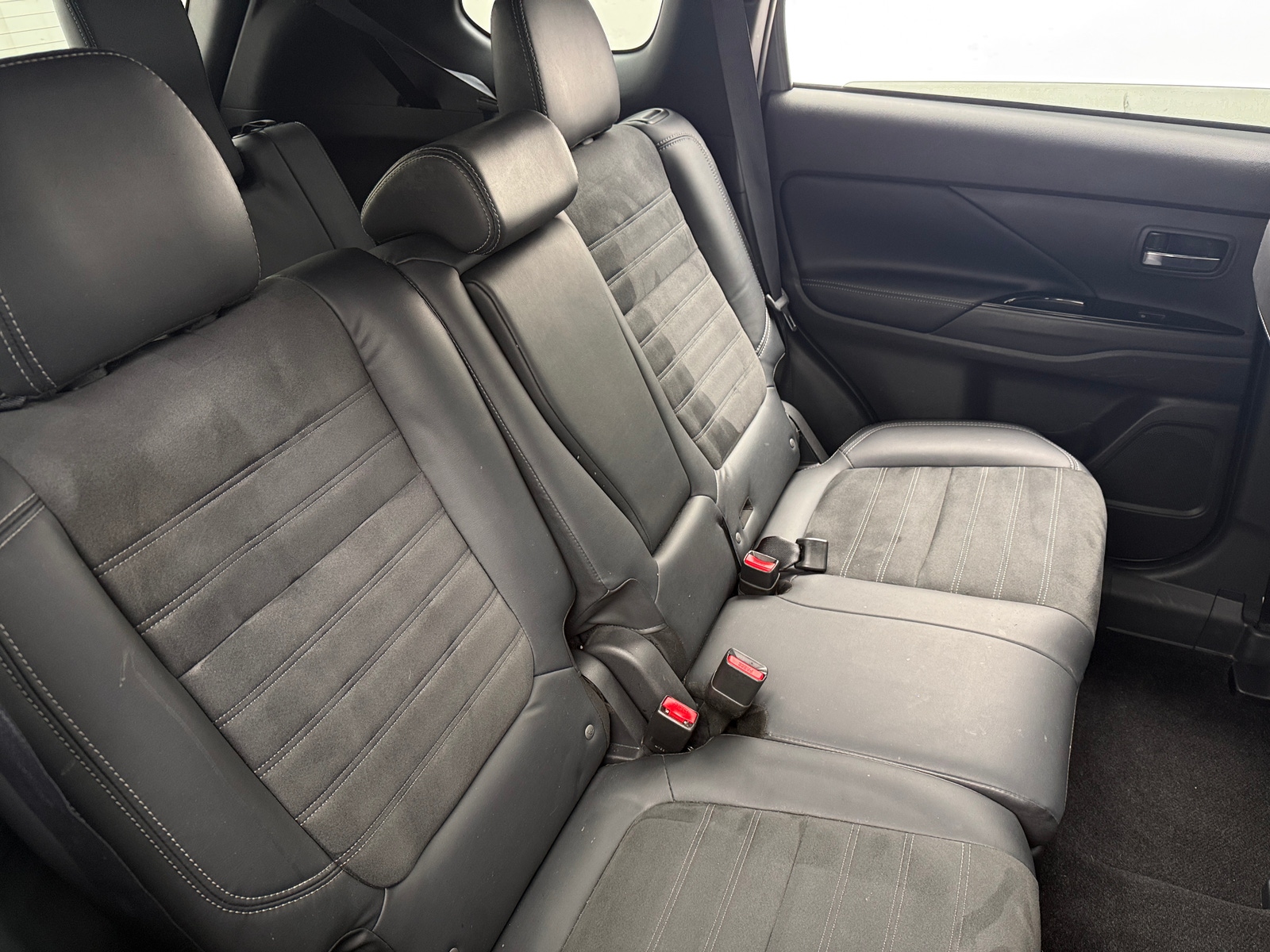 Thumbnail: 2019 Mitsubishi Outlander - 6