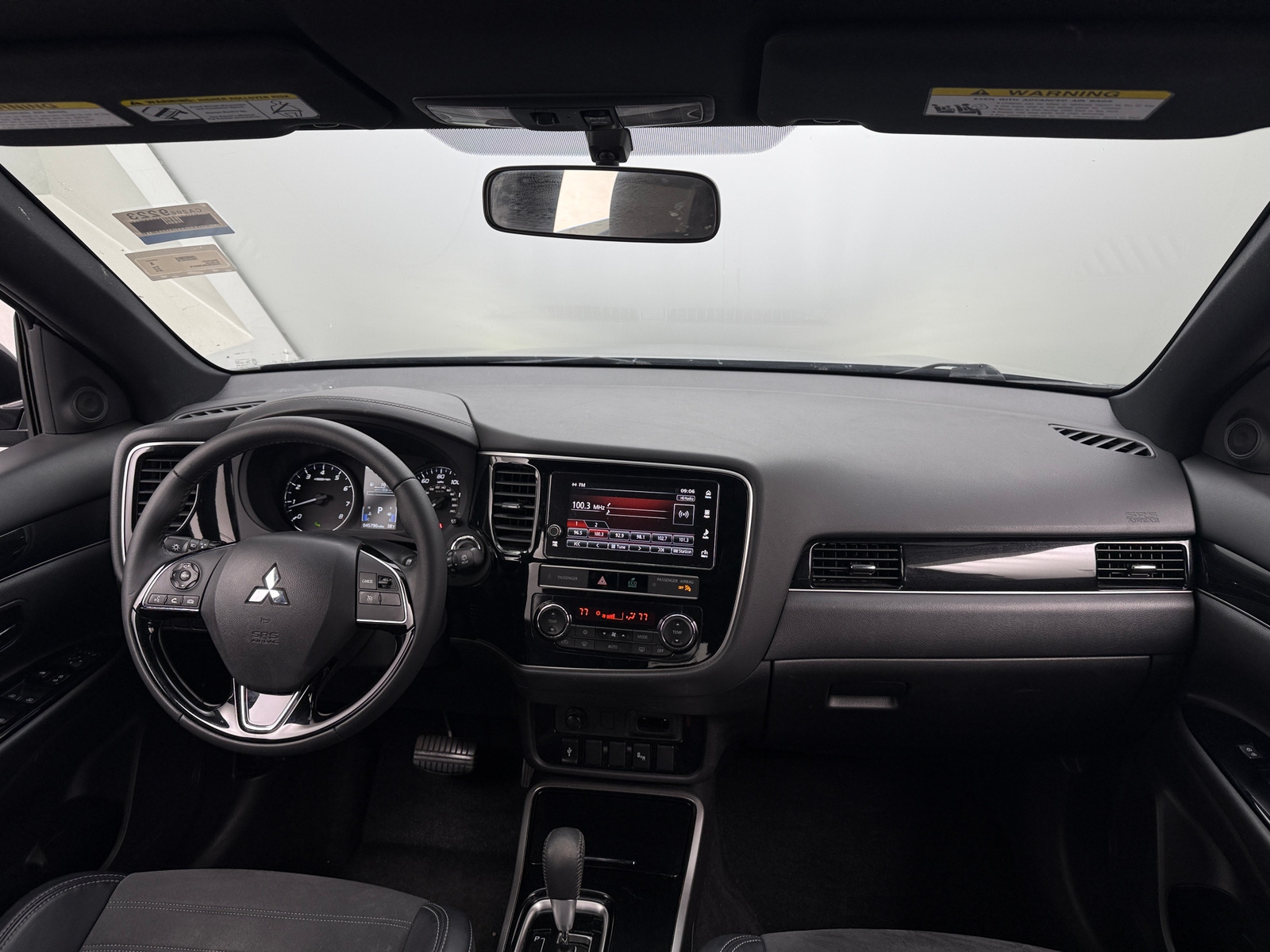 Thumbnail: 2019 Mitsubishi Outlander - 3