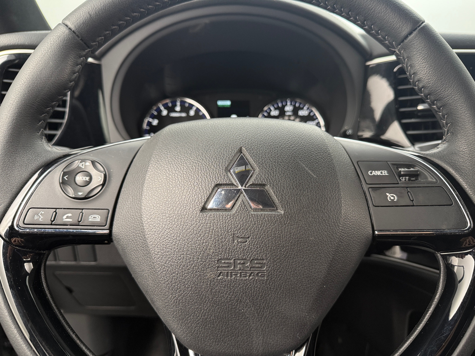 Thumbnail: 2019 Mitsubishi Outlander - 5