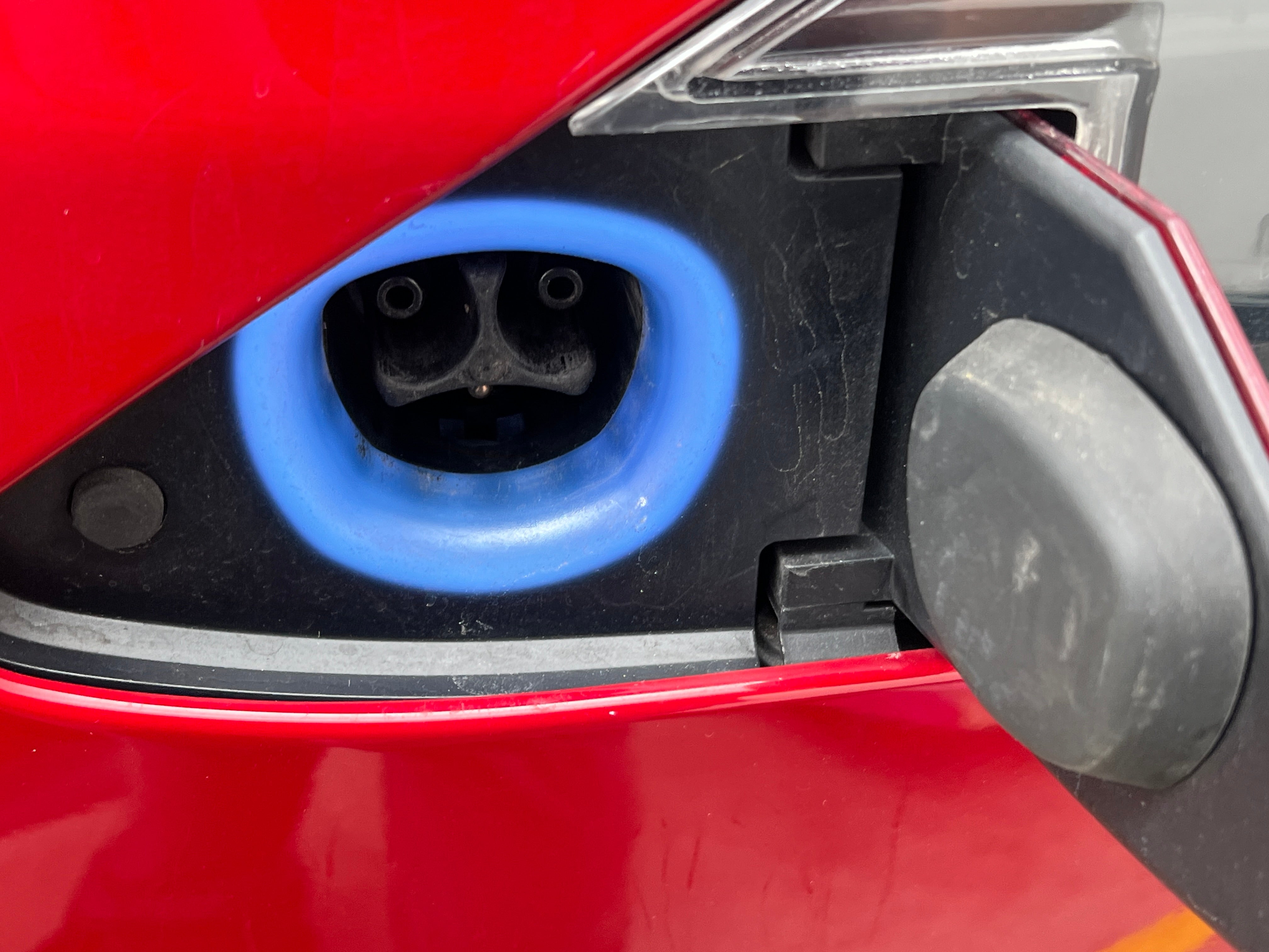 Used 2017 Tesla Model S 60 with VIN 5YJSA1E10HF185435 for sale in Oak Creek, WI