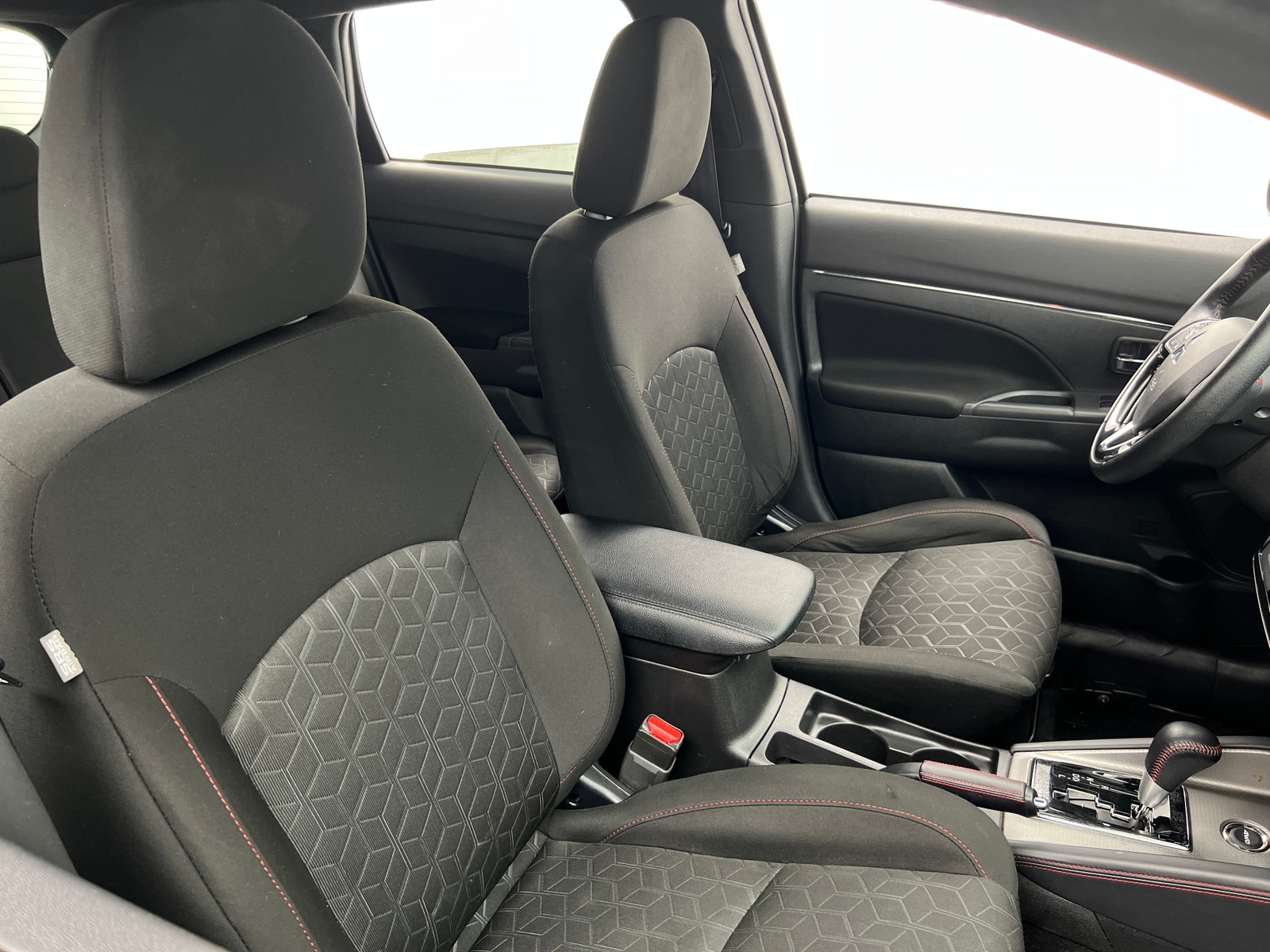 Thumbnail: 2020 Mitsubishi Outlander Sport - 2