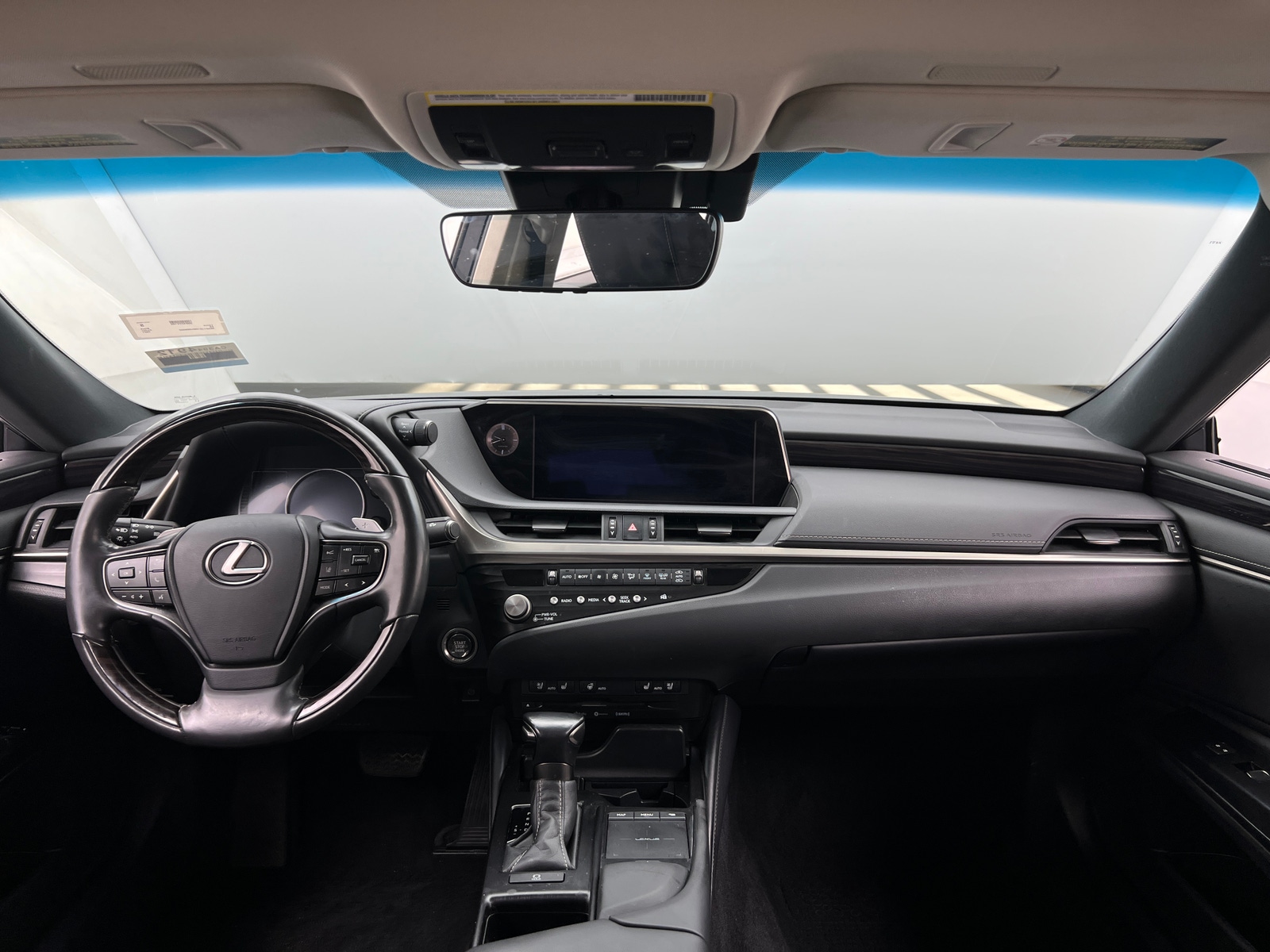 Thumbnail: 2021 Lexus ES - 2