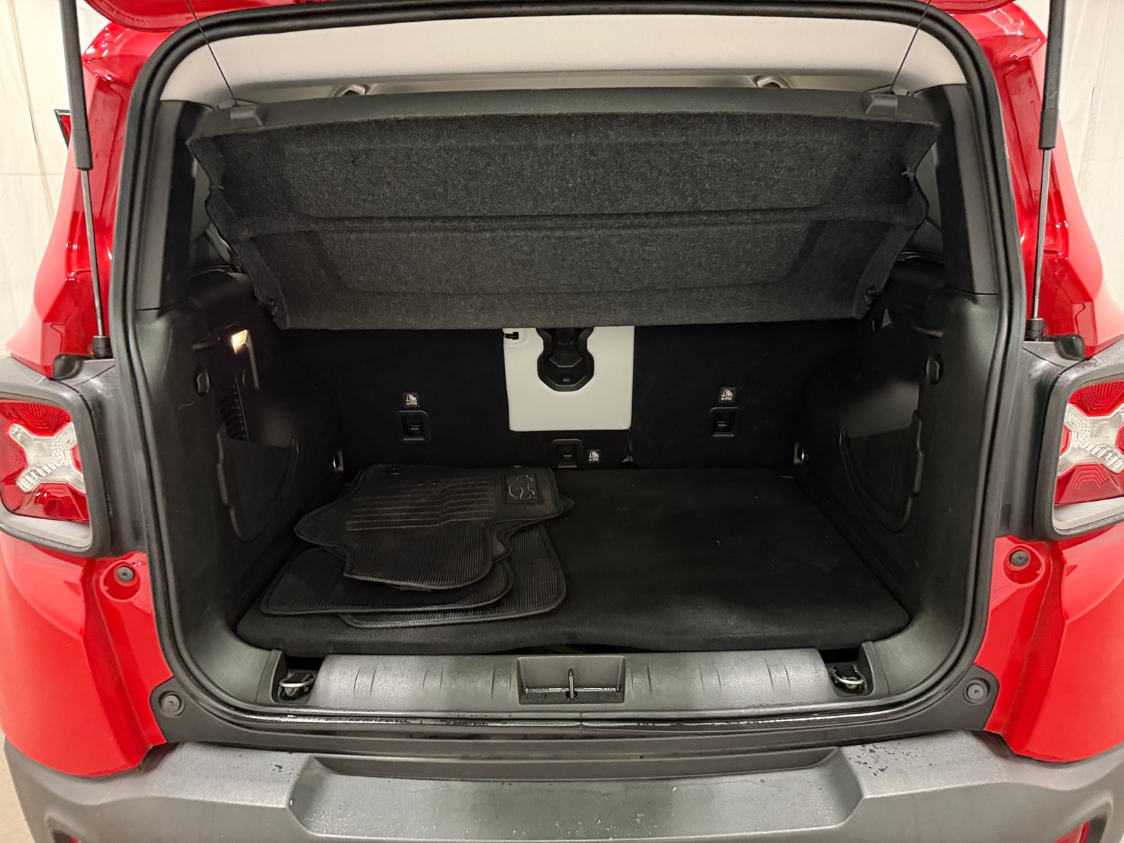 Thumbnail: 2021 Jeep Renegade - 6