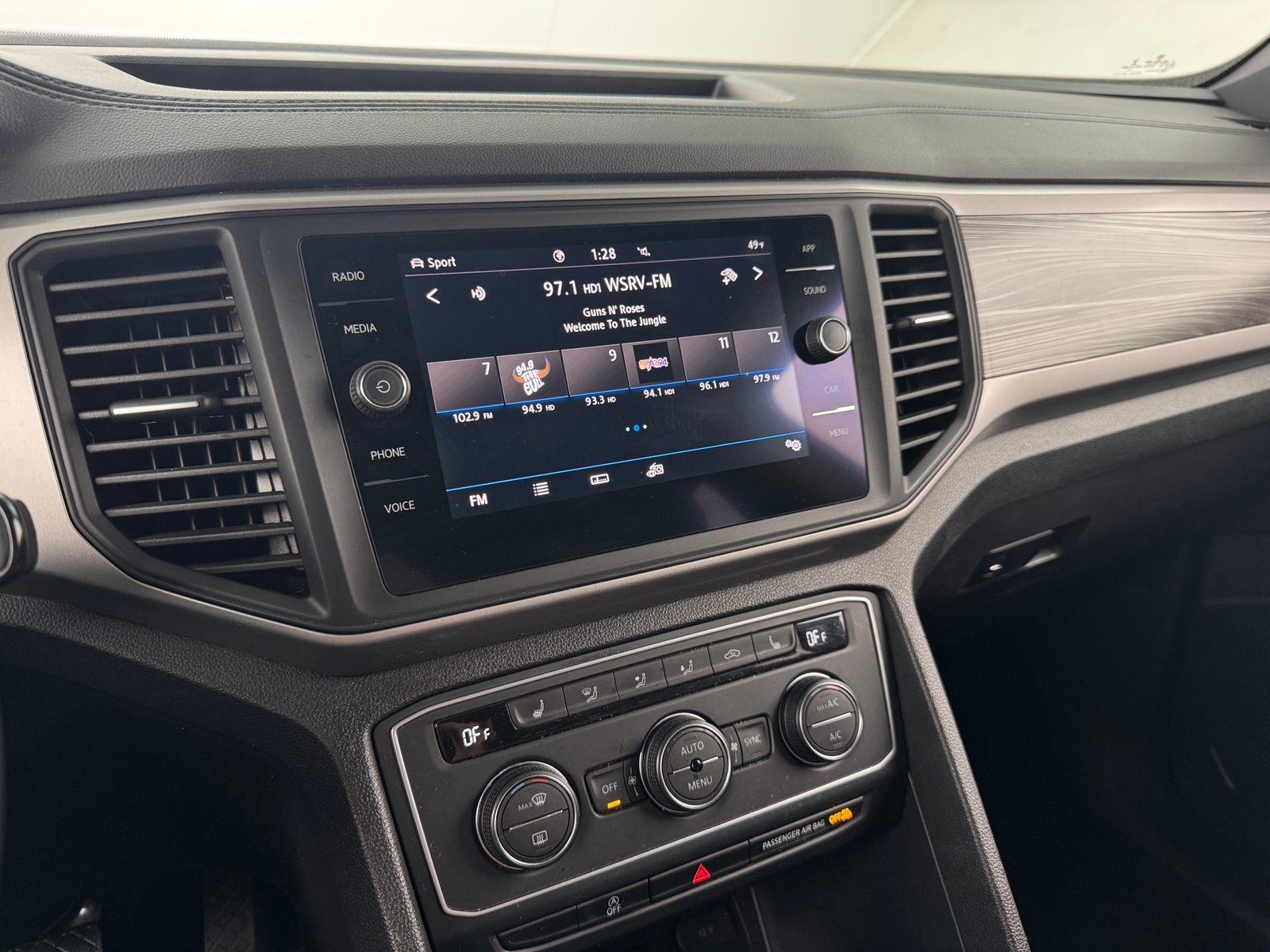 Thumbnail: 2020 Volkswagen Atlas - 3