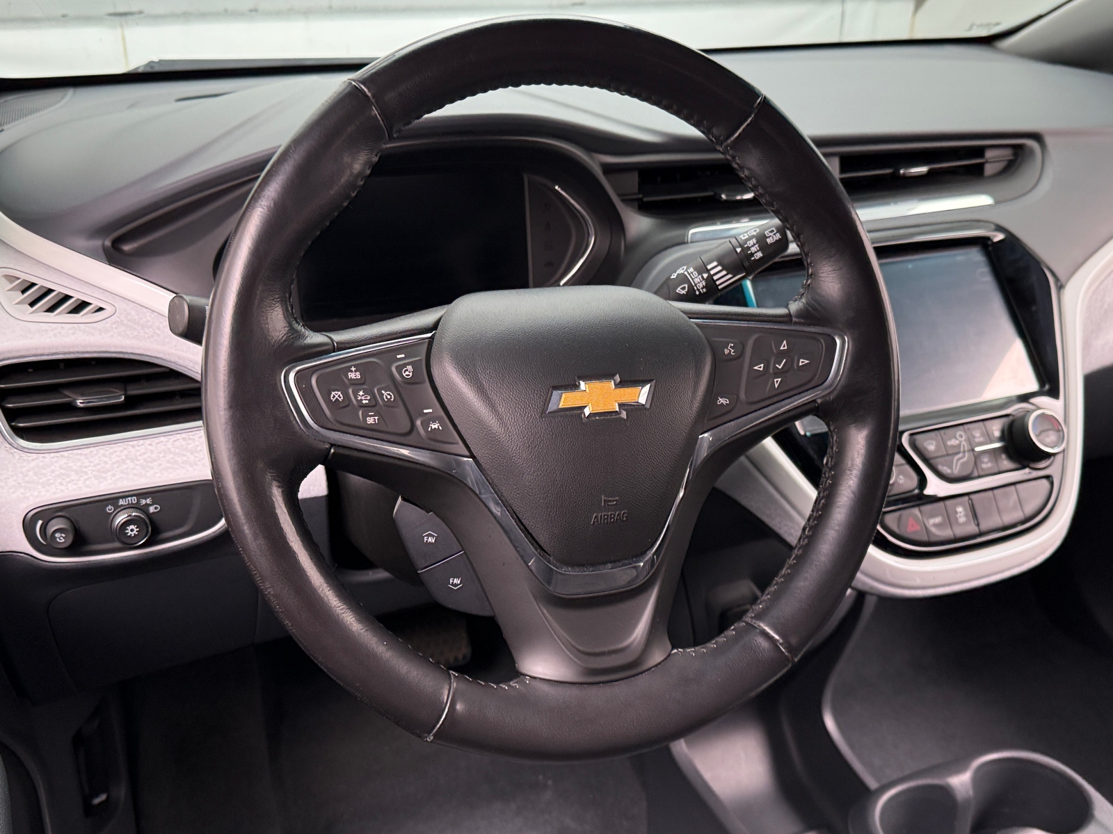 Thumbnail: 2018 Chevrolet Bolt EV - 4