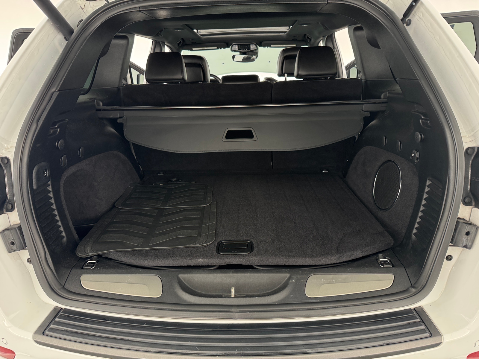 Thumbnail: 2020 Jeep Grand Cherokee - 6