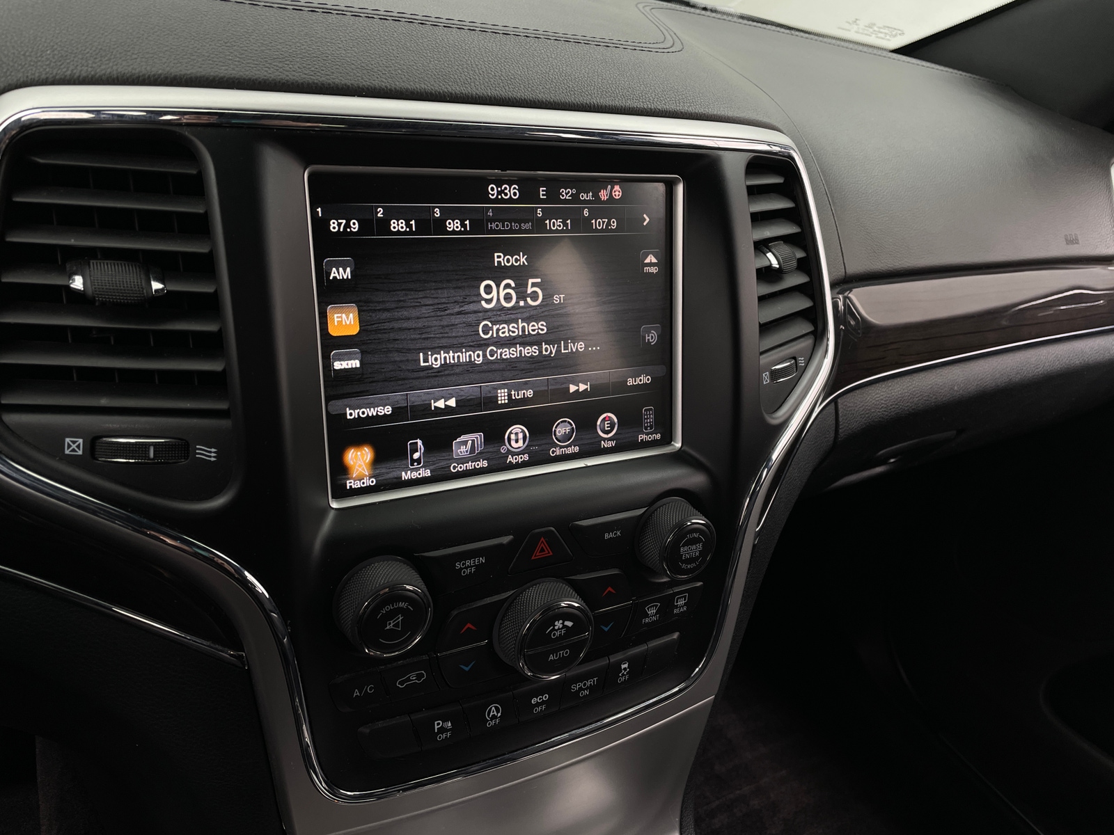 Thumbnail: 2016 Jeep Grand Cherokee - 3