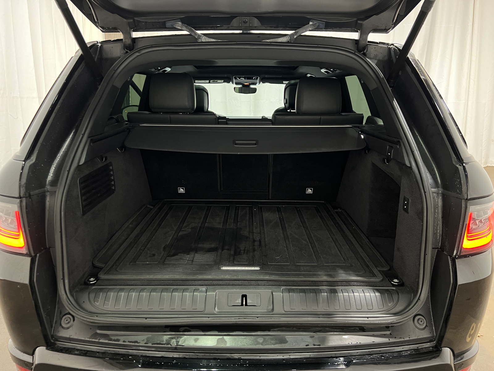 Thumbnail: 2020 Land Rover Range Rover Sport - 6