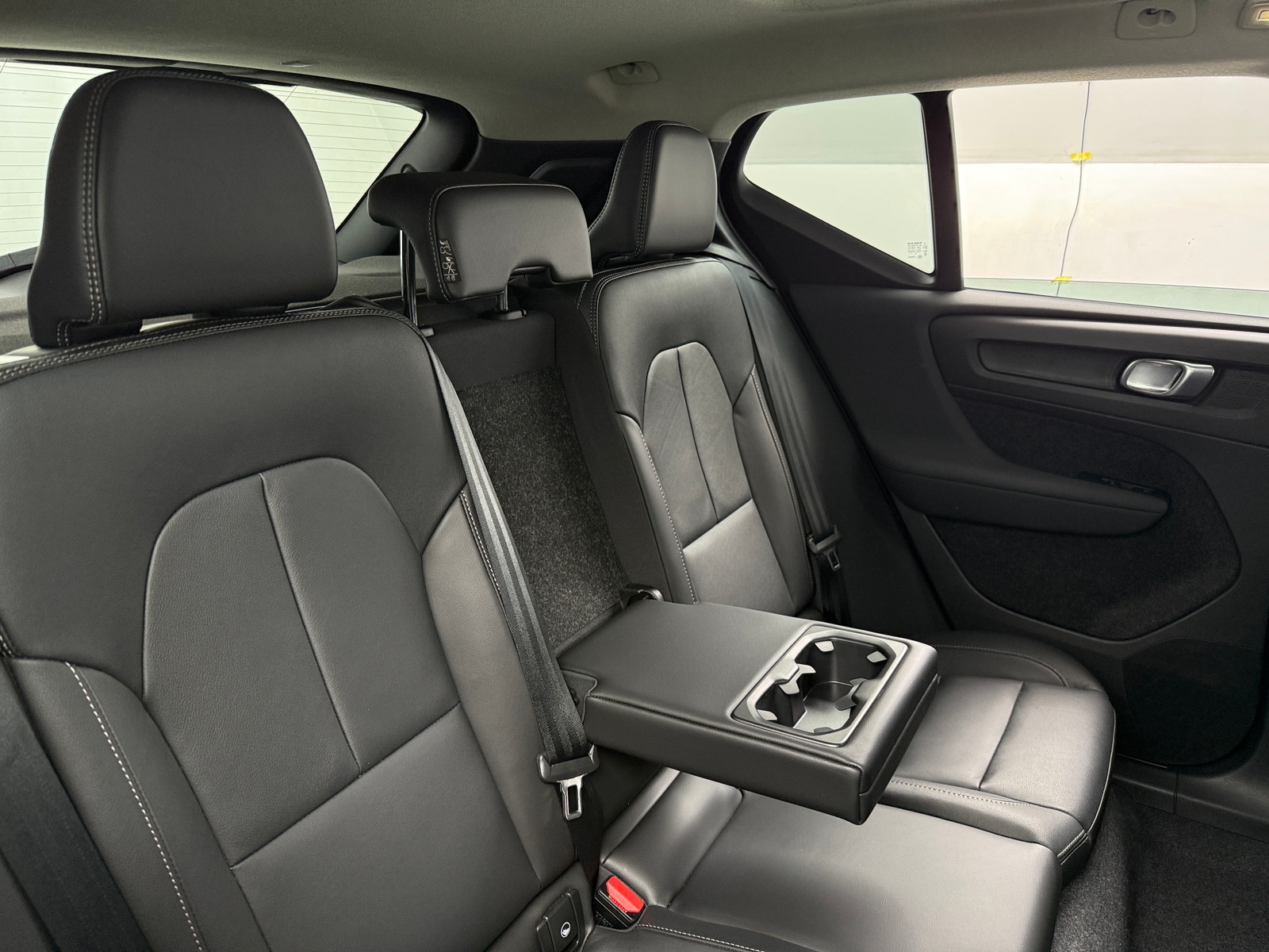 Thumbnail: 2025 Volvo XC40 - 5