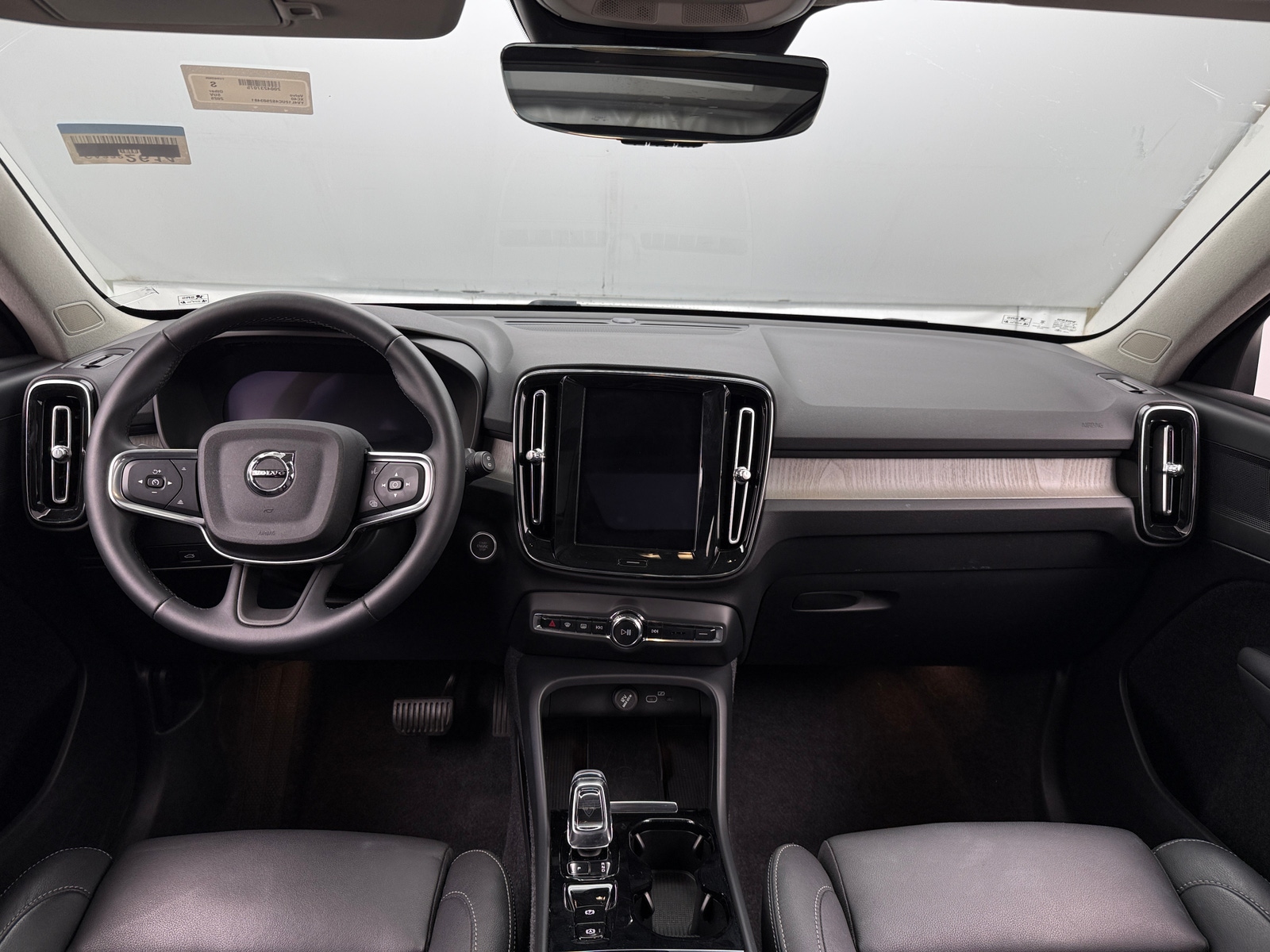 Thumbnail: 2025 Volvo XC40 - 2