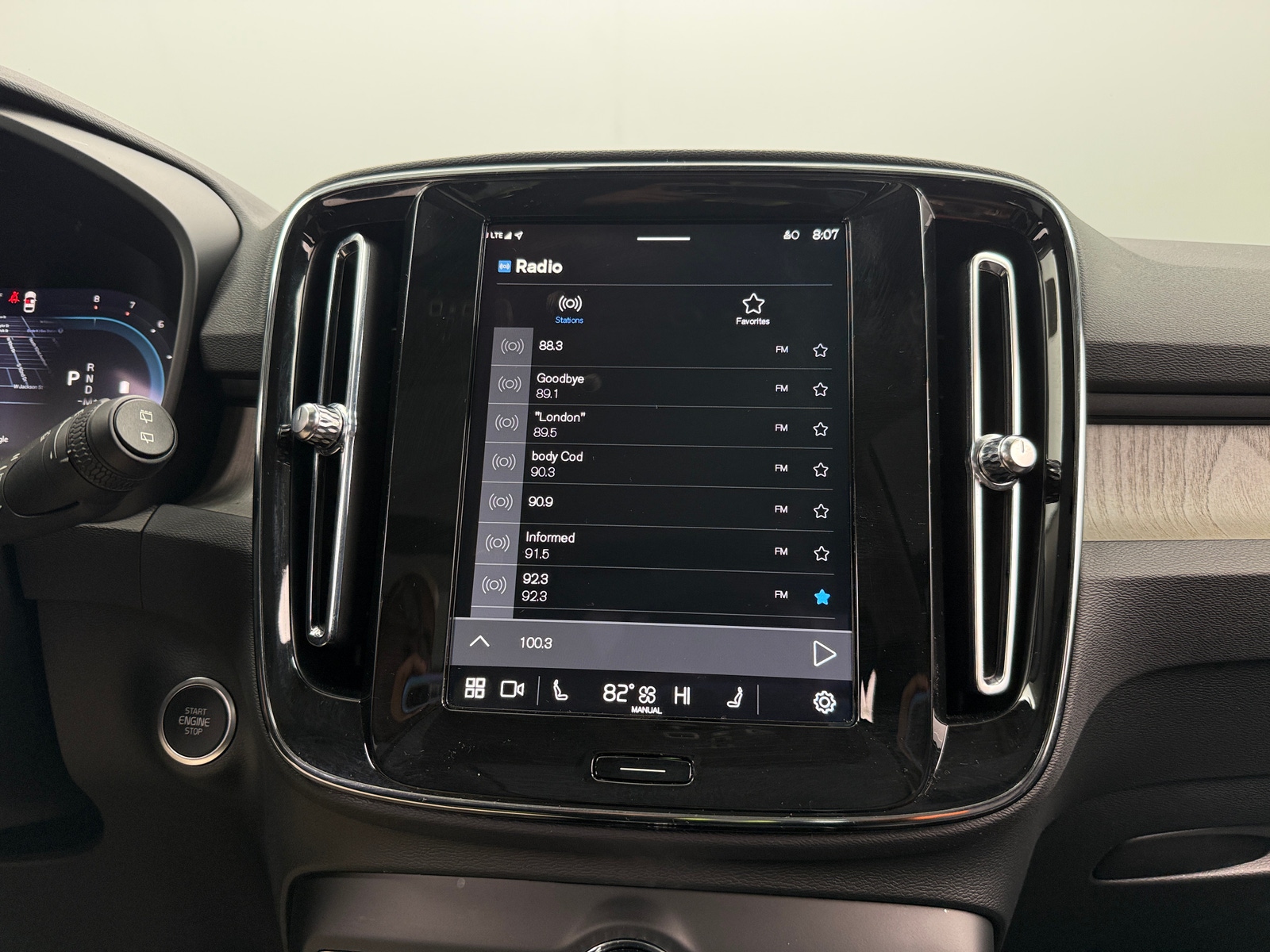 Thumbnail: 2025 Volvo XC40 - 3