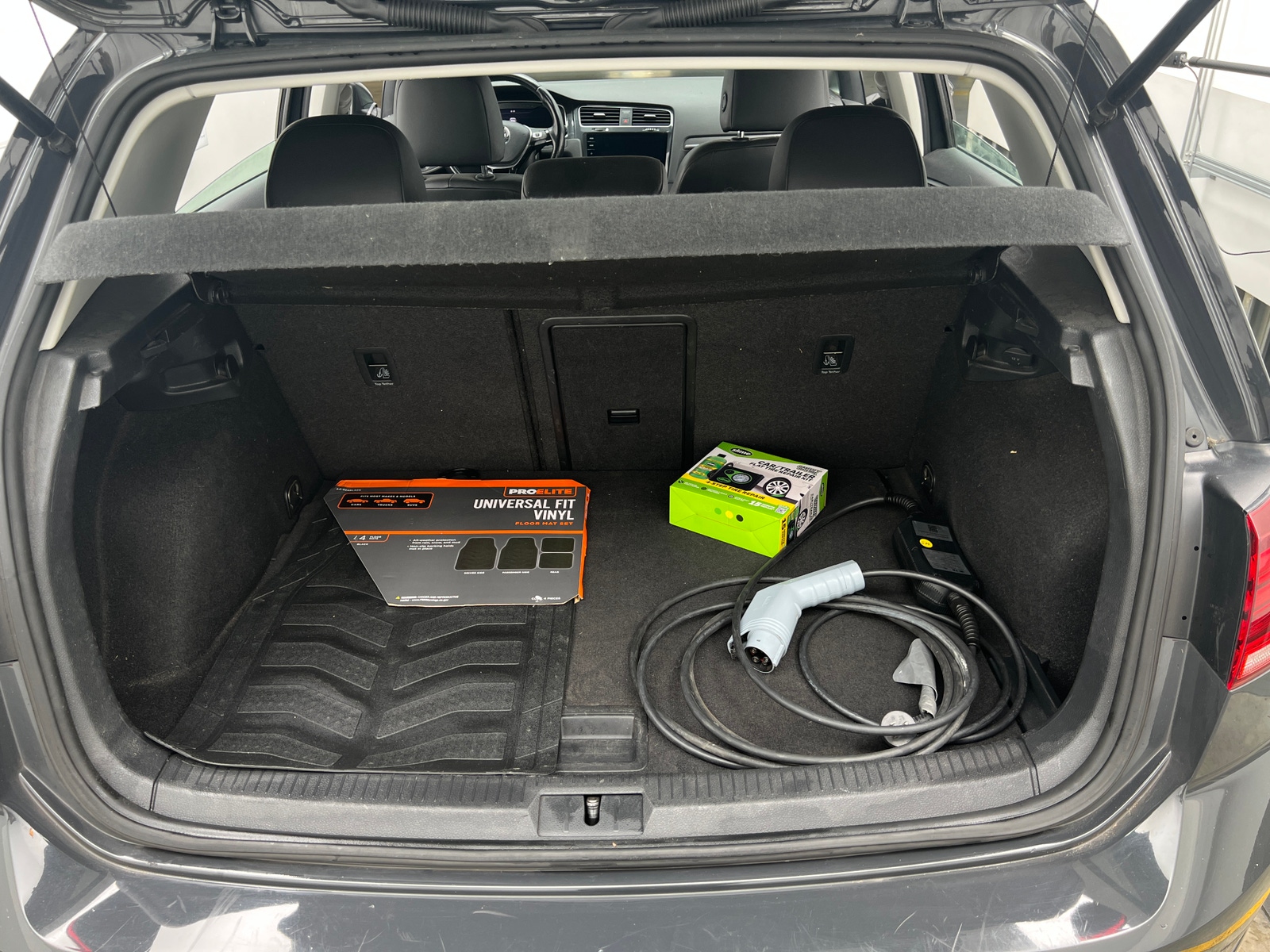 Thumbnail: 2019 Volkswagen e-Golf - 6