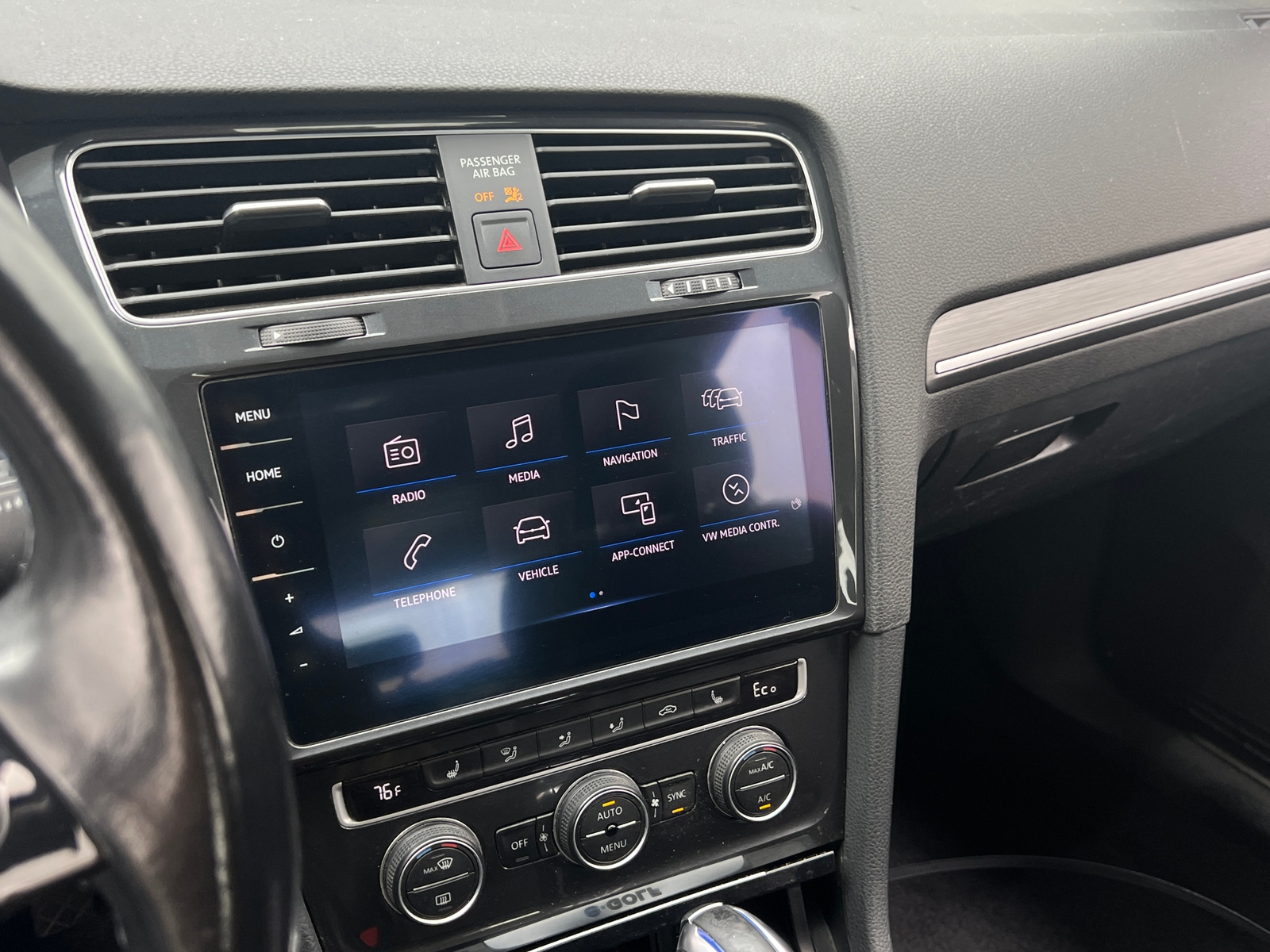 Thumbnail: 2019 Volkswagen e-Golf - 3