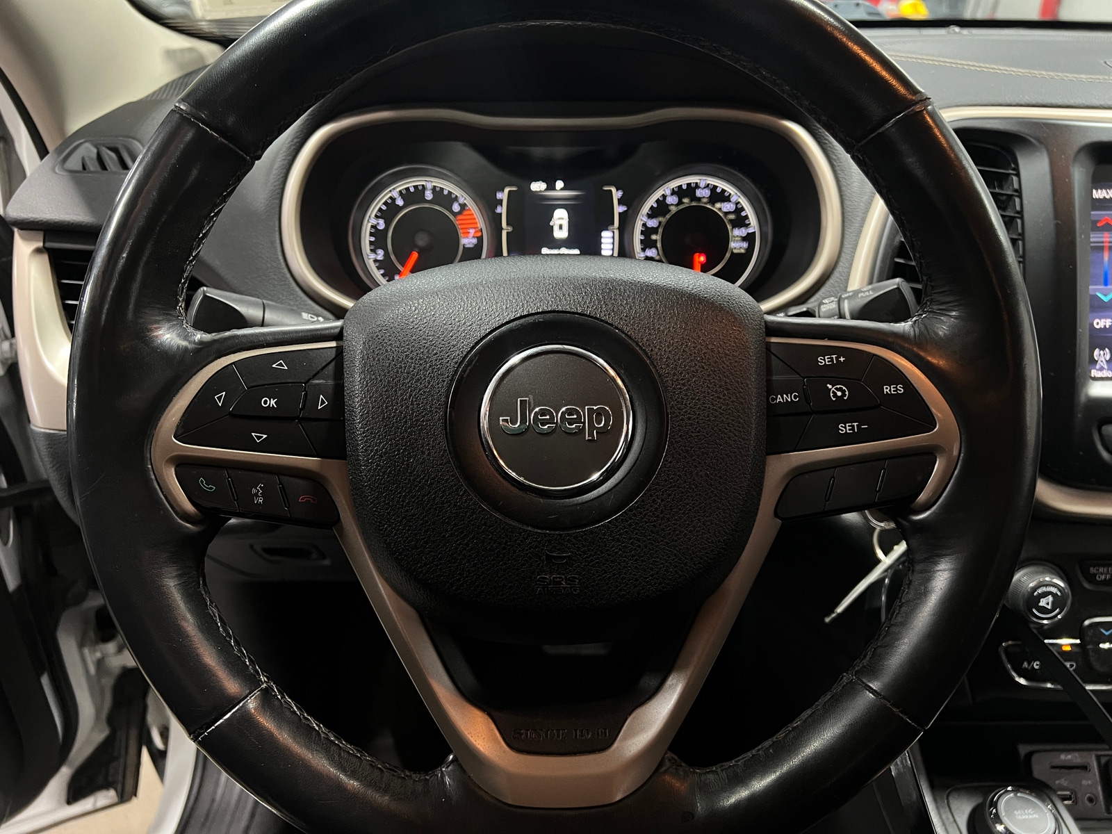 Thumbnail: 2016 Jeep Cherokee - 5