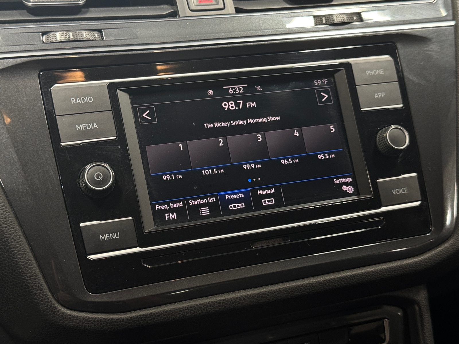 Thumbnail: 2020 Volkswagen Tiguan - 4