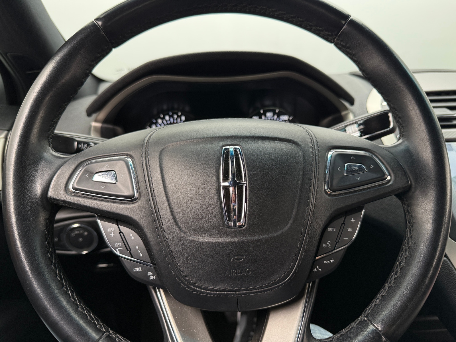 Thumbnail: 2020 Lincoln MKZ - 4