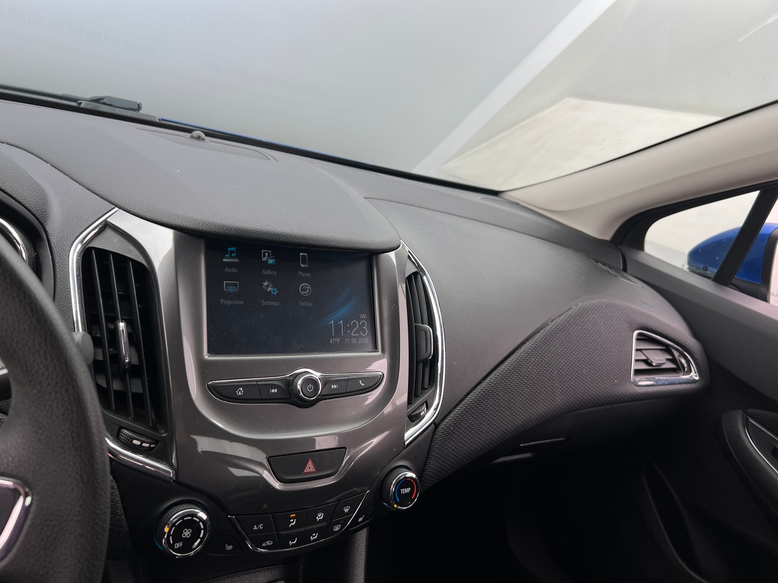 Thumbnail: 2017 Chevrolet Cruze - 4