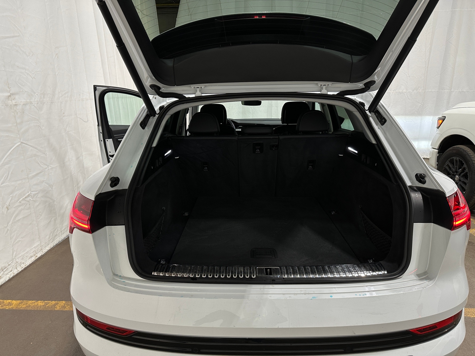 Thumbnail: 2021 Audi e-tron - 7