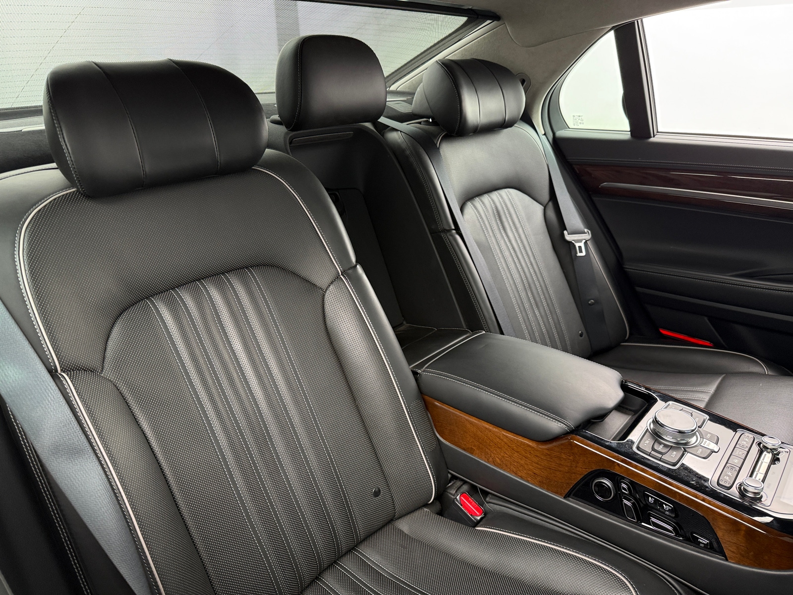 Thumbnail: 2018 Genesis G90 - 5