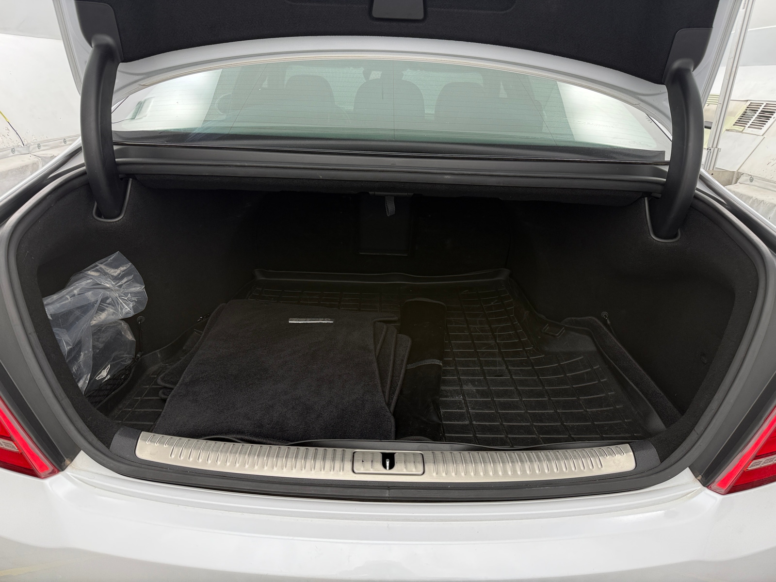 Thumbnail: 2018 Genesis G90 - 6